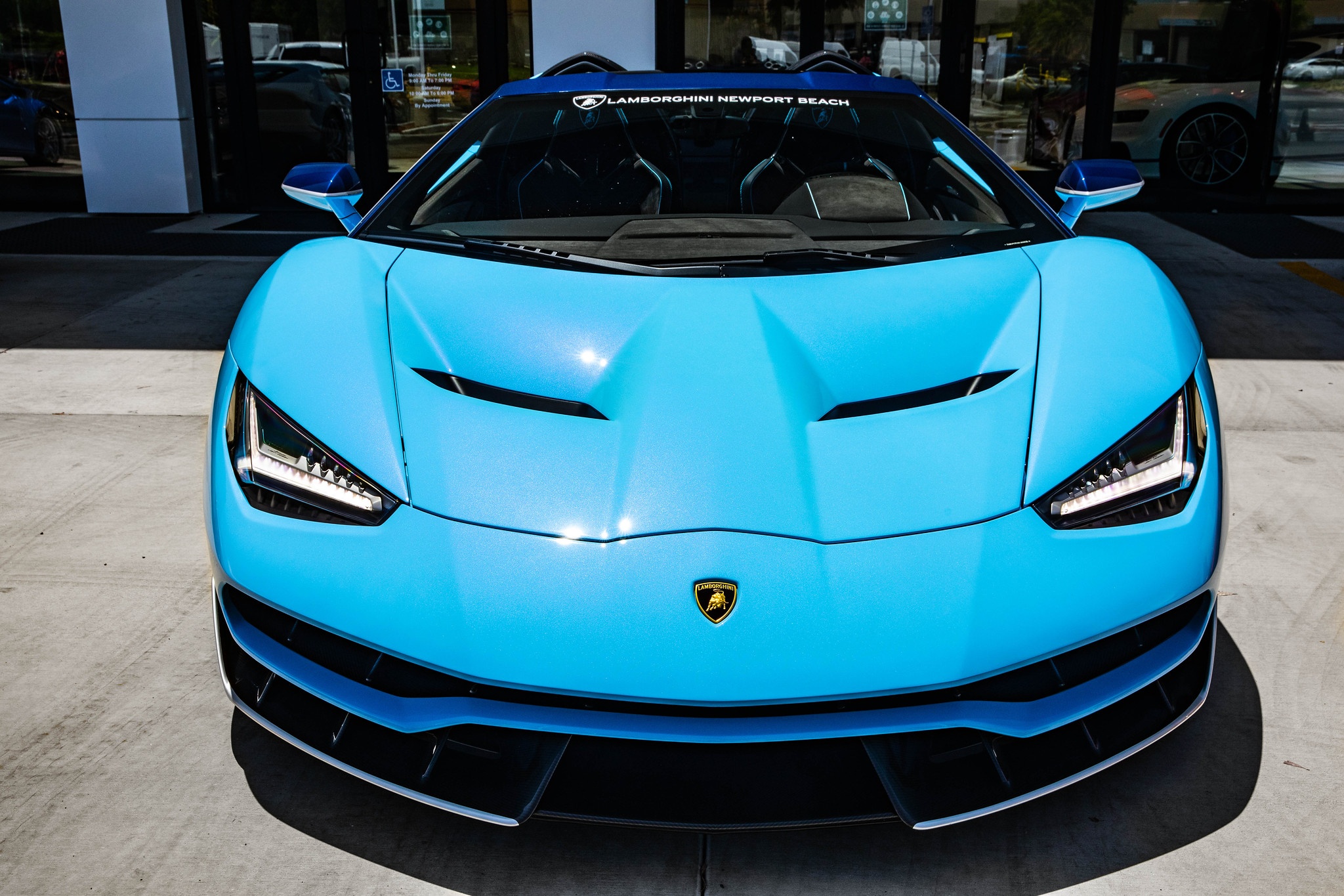 Lamborghini Centenario Roadster màu độc được rao bán ảnh 3 Lamborghini Centenario Roadster mau doc duoc rao ban anh 3