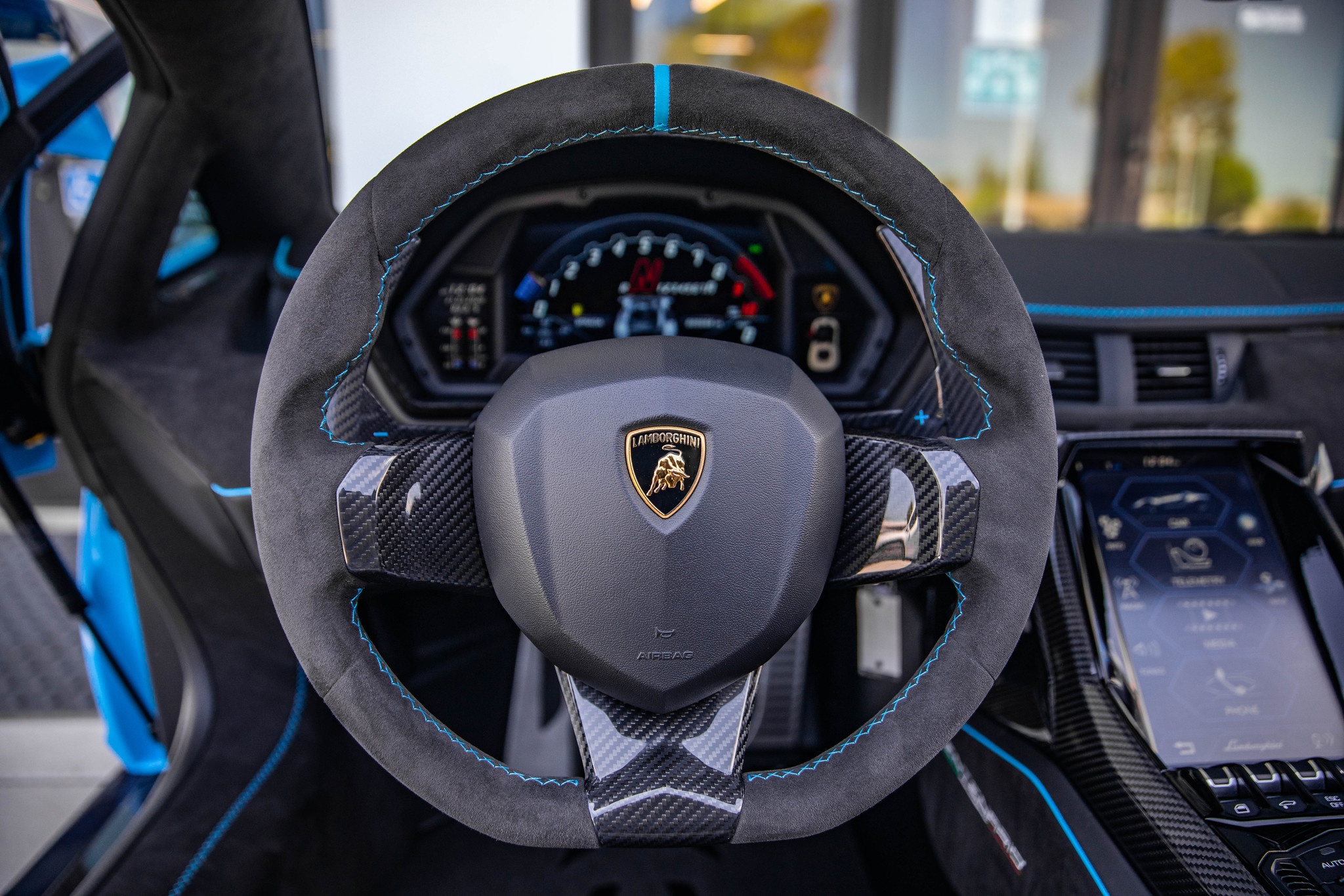 Lamborghini Centenario Roadster màu độc được rao bán ảnh 9 Lamborghini Centenario Roadster mau doc duoc rao ban anh 9