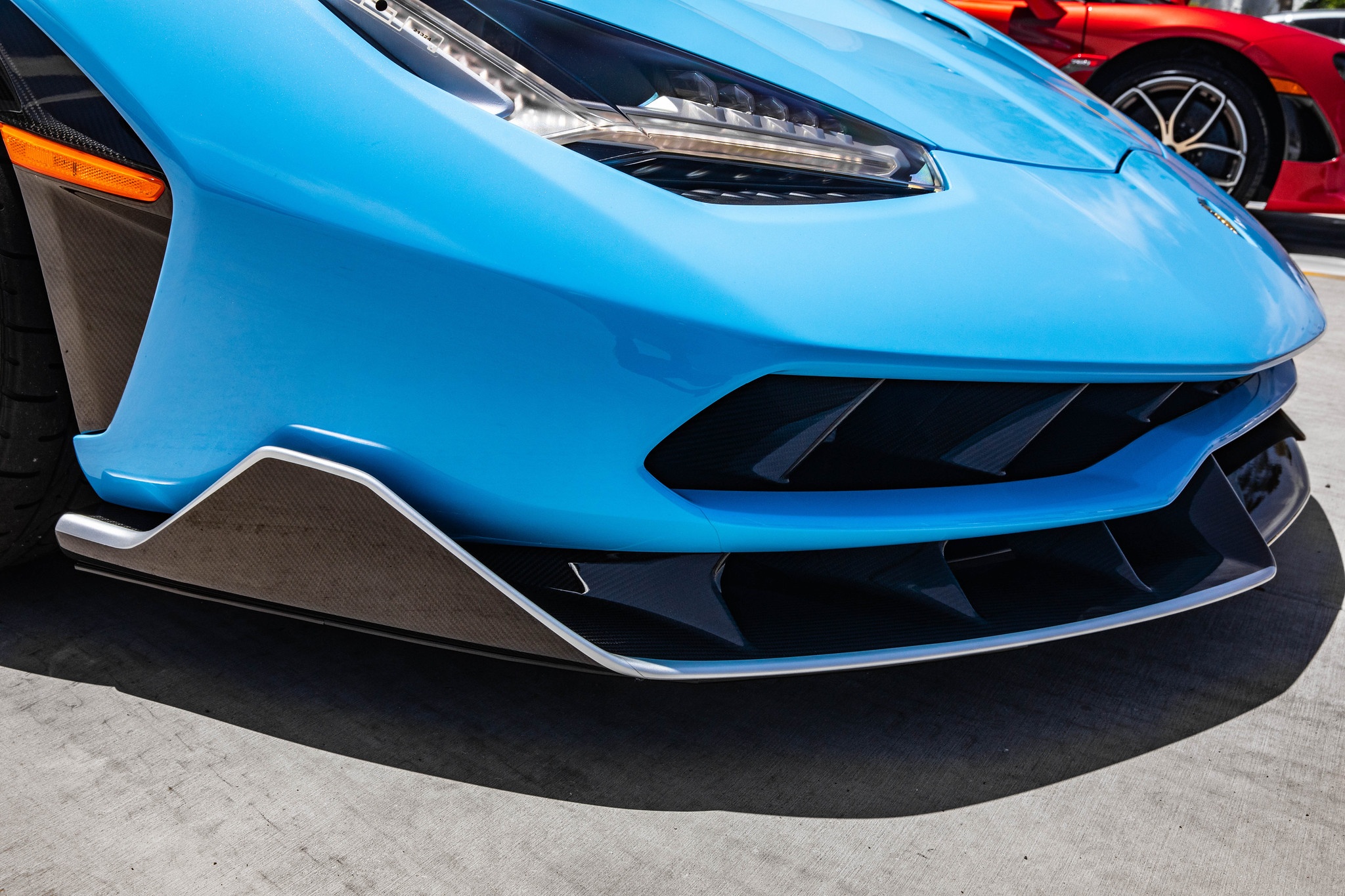 Lamborghini Centenario Roadster màu độc được rao bán ảnh 4 Lamborghini Centenario Roadster mau doc duoc rao ban anh 4