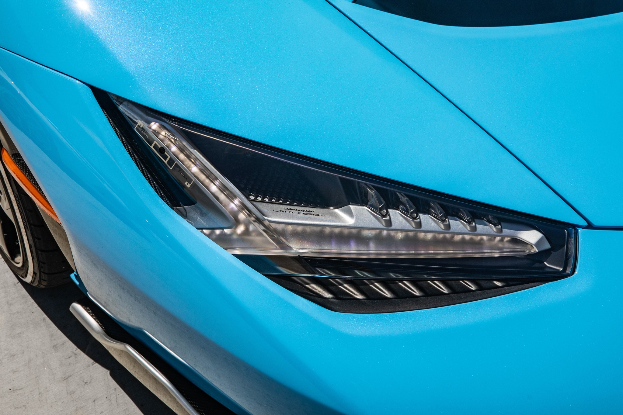 Lamborghini Centenario Roadster màu độc được rao bán ảnh 15 Lamborghini Centenario Roadster mau doc duoc rao ban anh 15