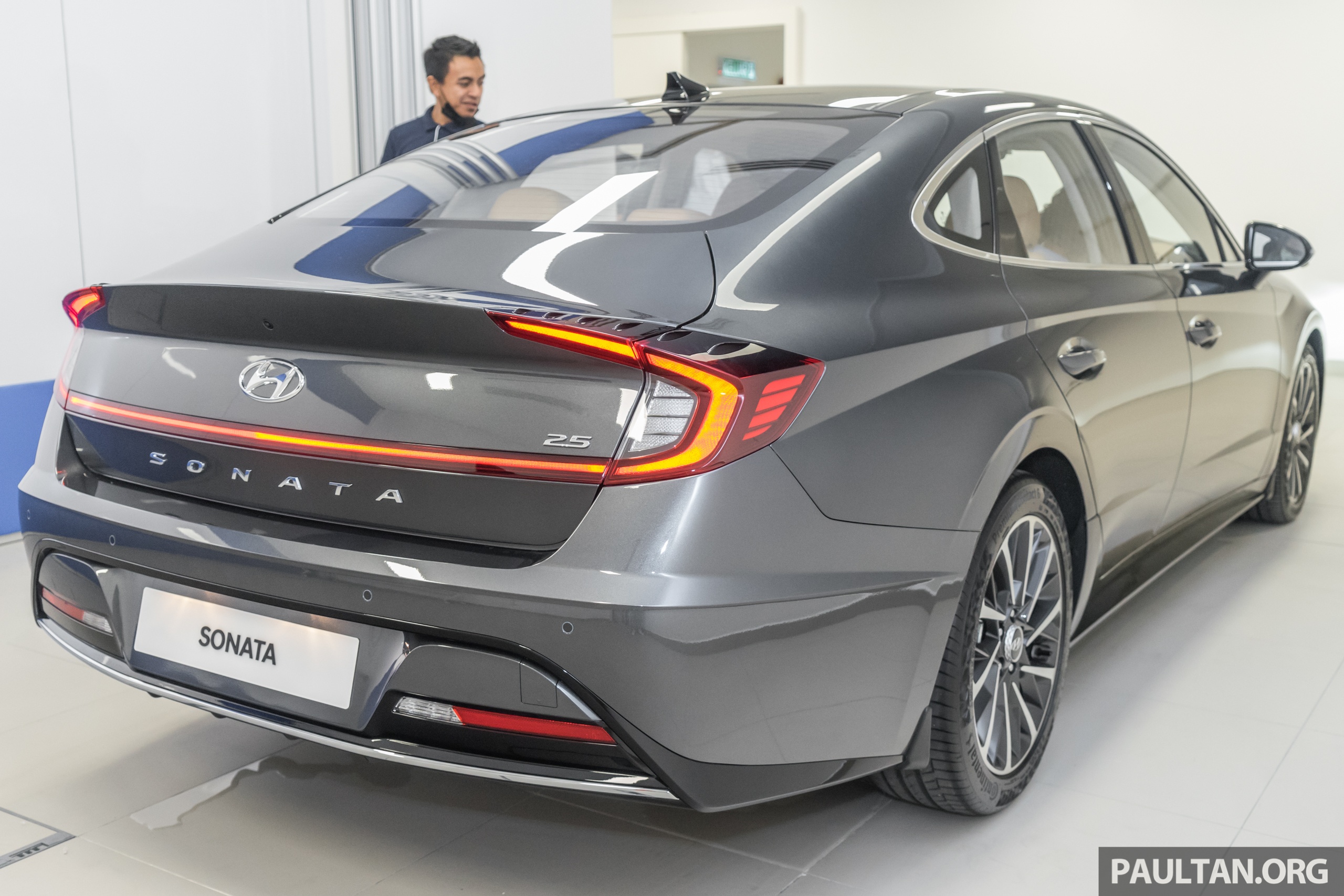Hyundai Sonata 2020 được ra mắt tại Malaysia ảnh 3 Hyundai Sonata 2020 duoc ra mat tai Malaysia anh 3