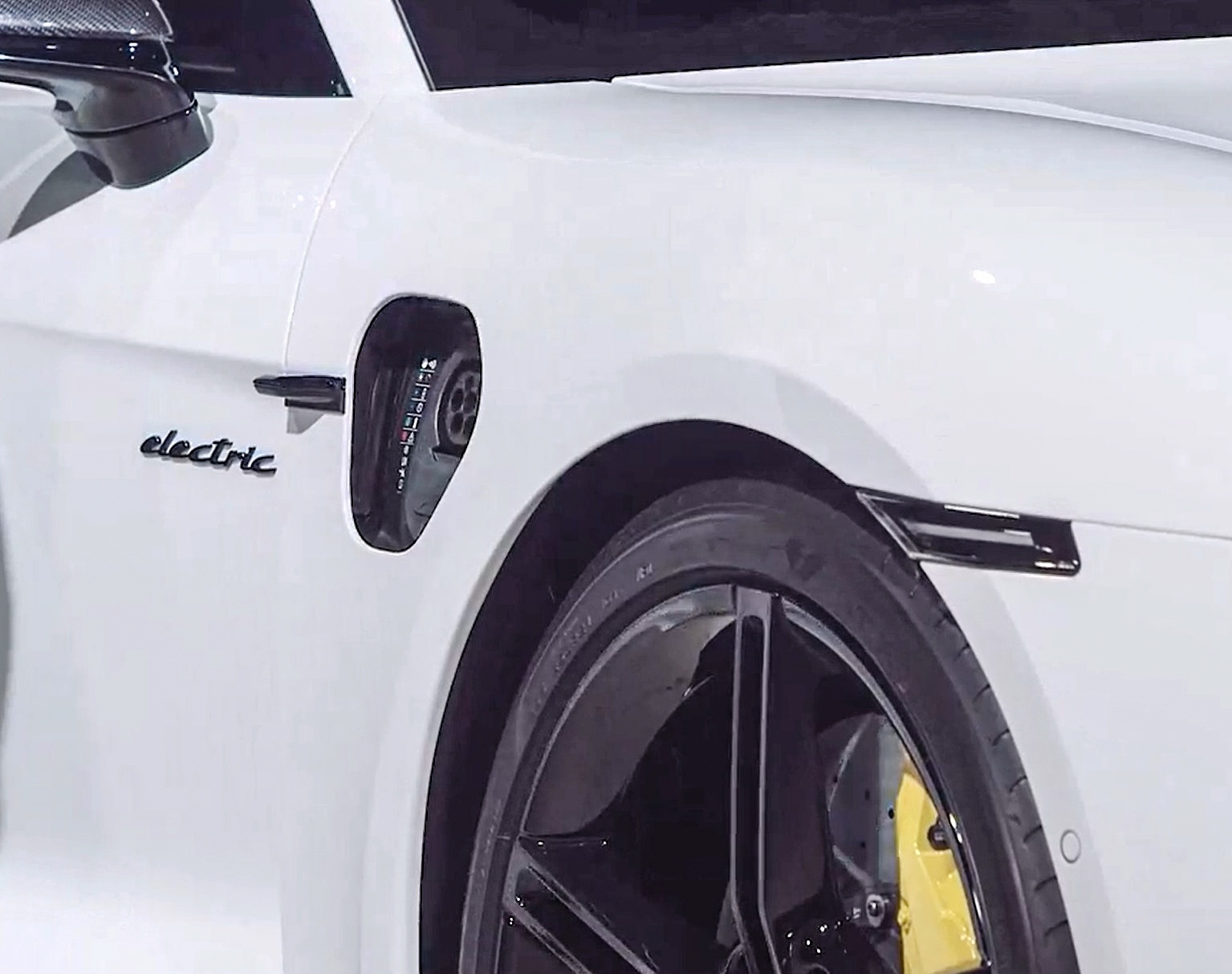 Porsche Taycan ra mat Viet Nam anh 4