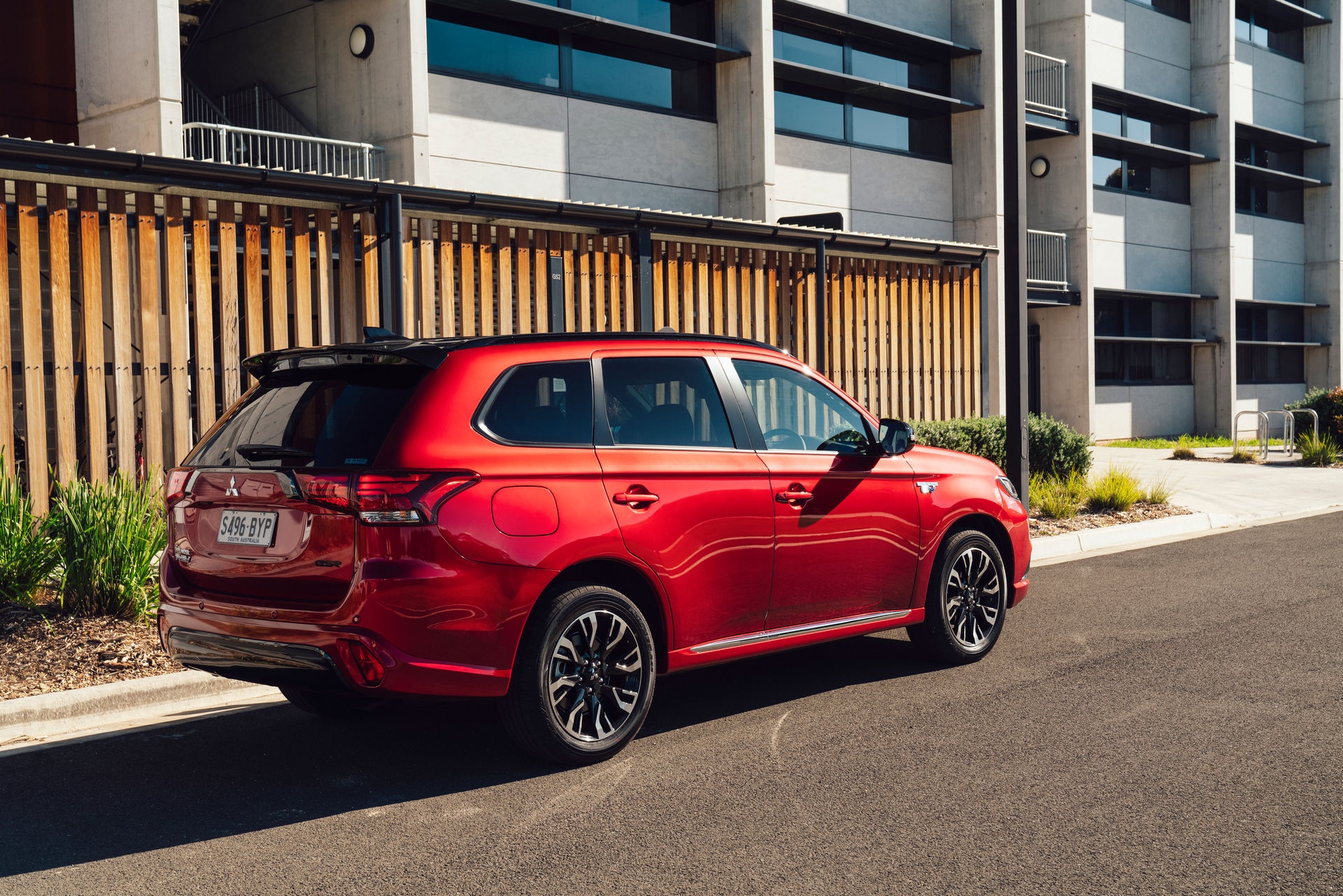 Mitsubishi Outlander PHEV 2021 duoc ra mat tai Australia anh 2