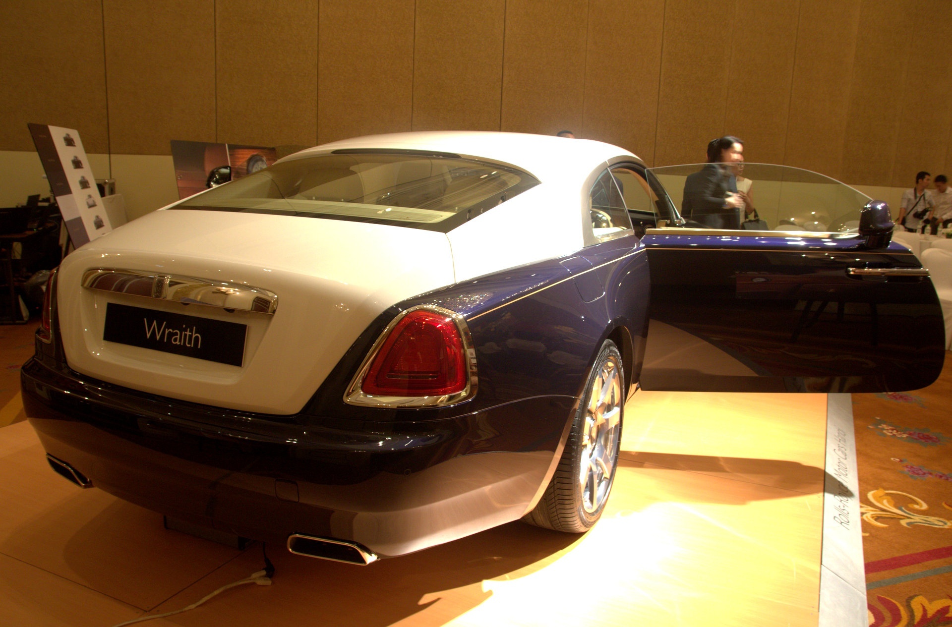 Những mẫu xe Rolls-Royce được phân phối chính hãng ảnh 9 Nhung mau xe Rolls-Royce duoc phan phoi chinh hang anh 9
