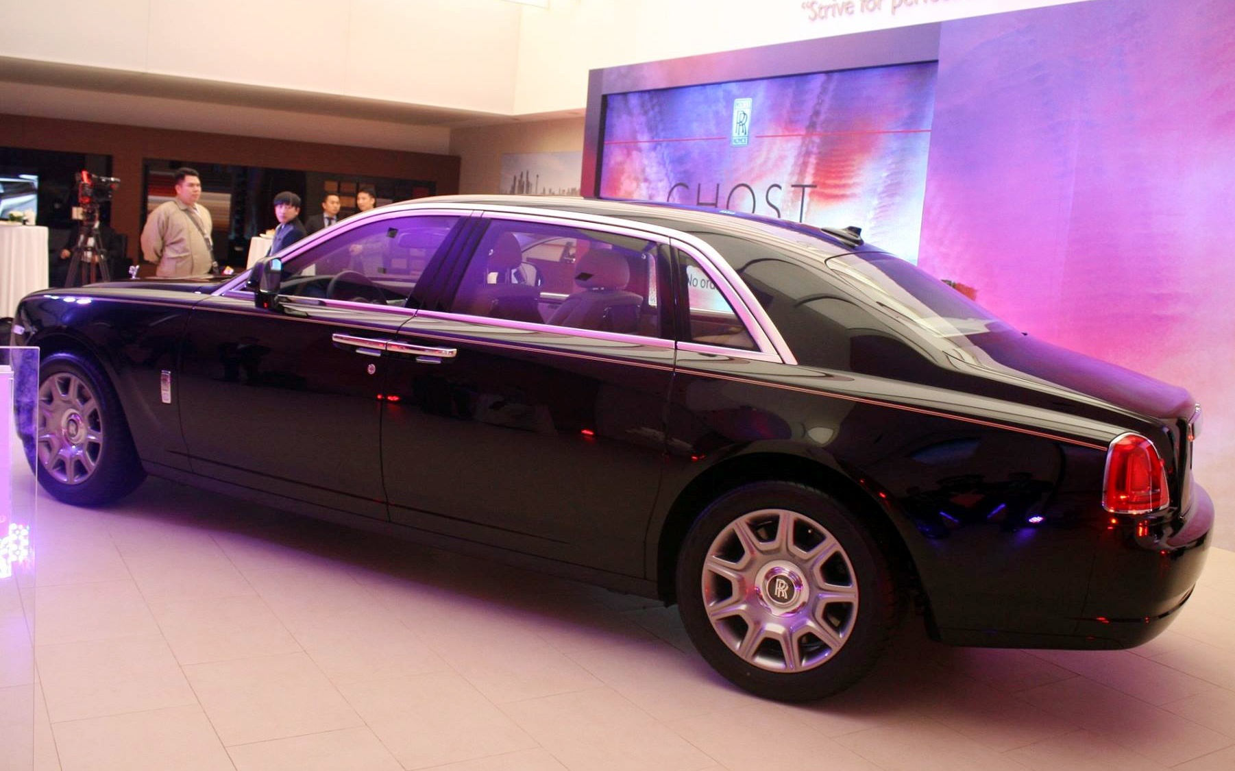 Những mẫu xe Rolls-Royce được phân phối chính hãng ảnh 16 Nhung mau xe Rolls-Royce duoc phan phoi chinh hang anh 16