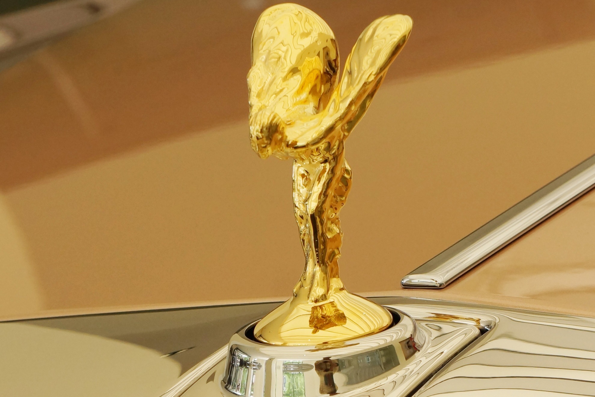 Những mẫu ôtô chính hãng có giá đắt nhất Việt Nam ảnh 12 Nhung mau oto chinh hang co gia dat nhat Viet Nam anh 12