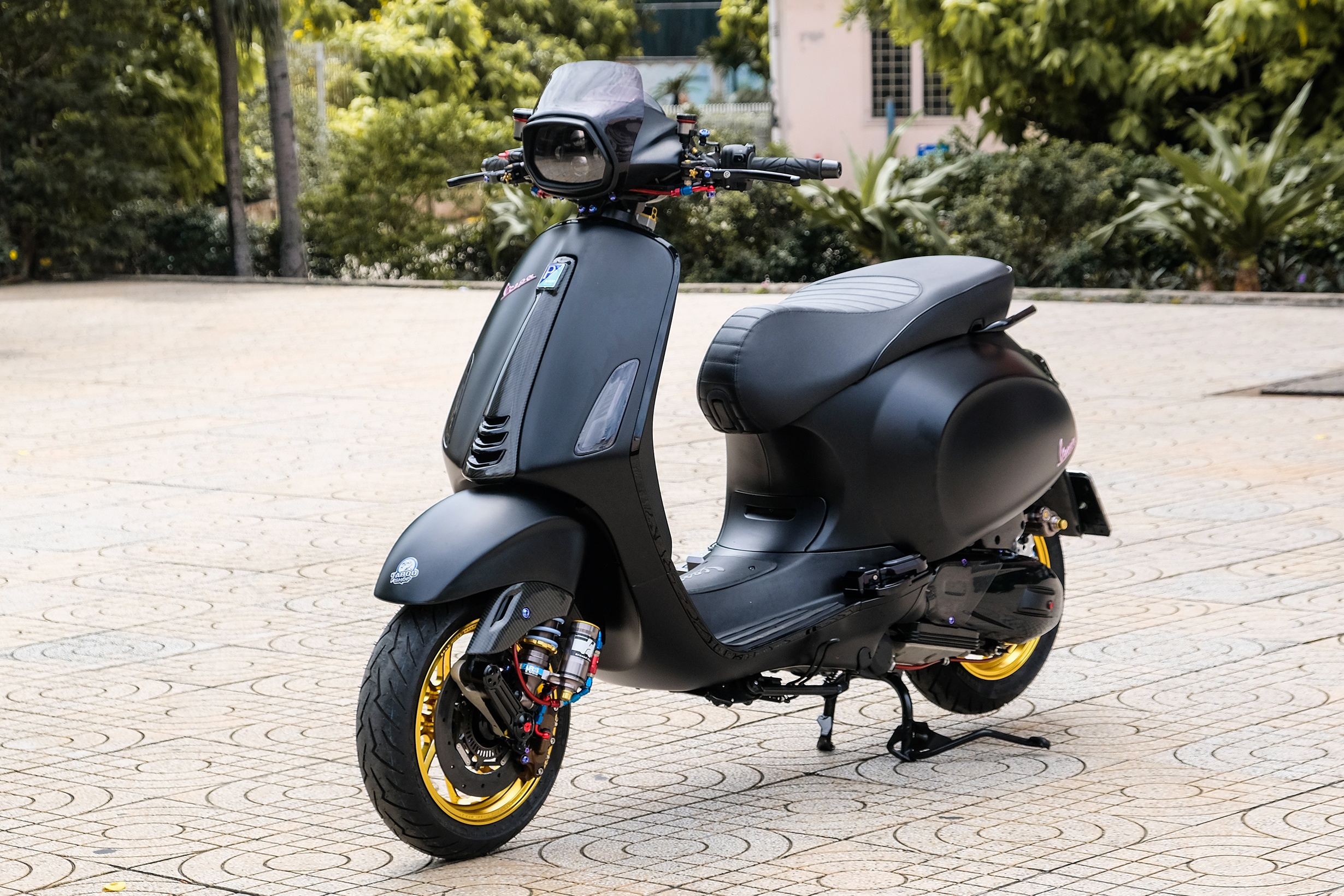 Vespa Sprint bat mat voi goi do 300 trieu dong tai TP.HCM hinh anh