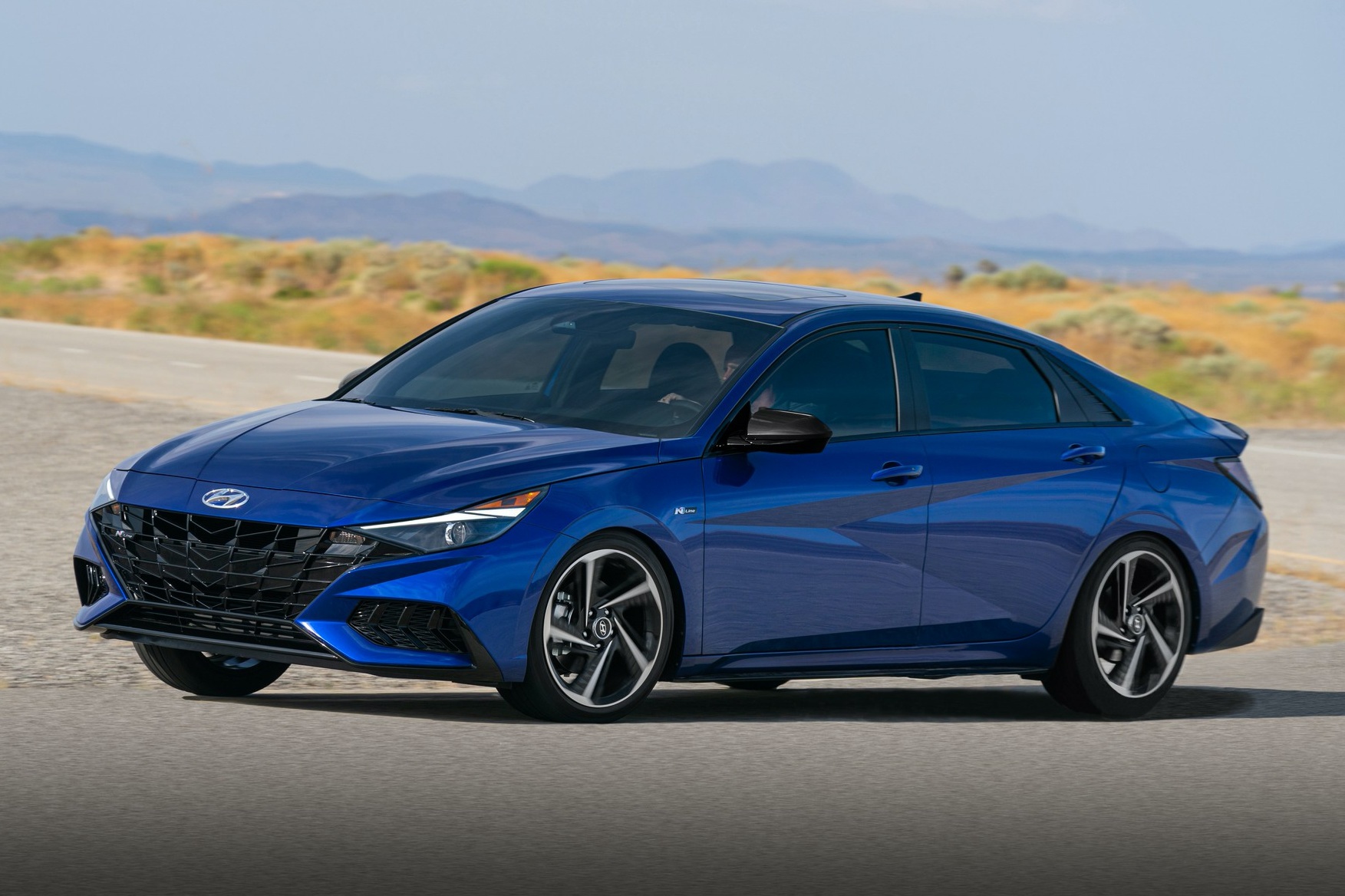 Hyundai Elantra 2021 co gia tu 19.650 USD tai My hinh anh