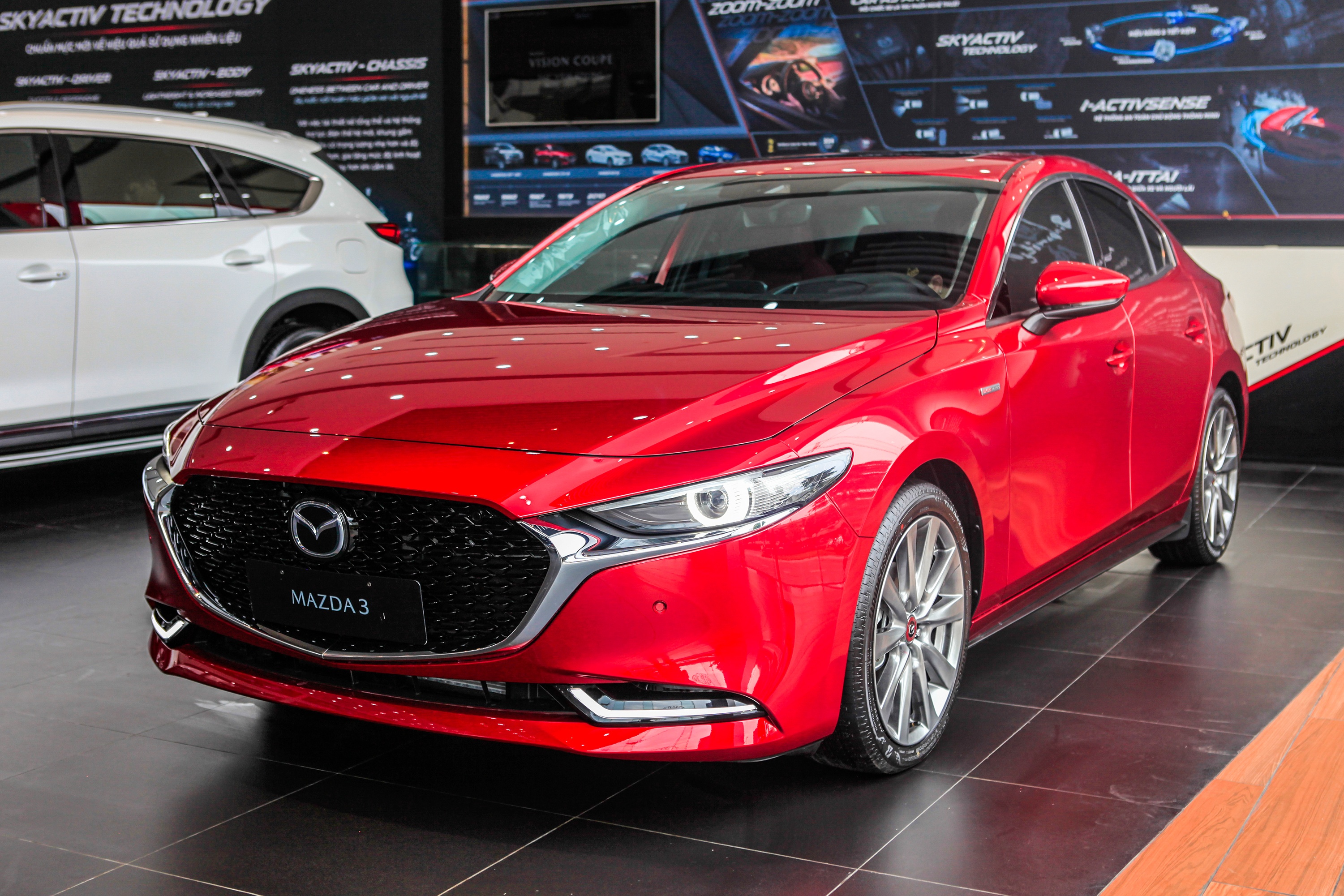 Chi tiet Mazda3 phien ban ky niem 100 nam vua ve Viet Nam hinh anh