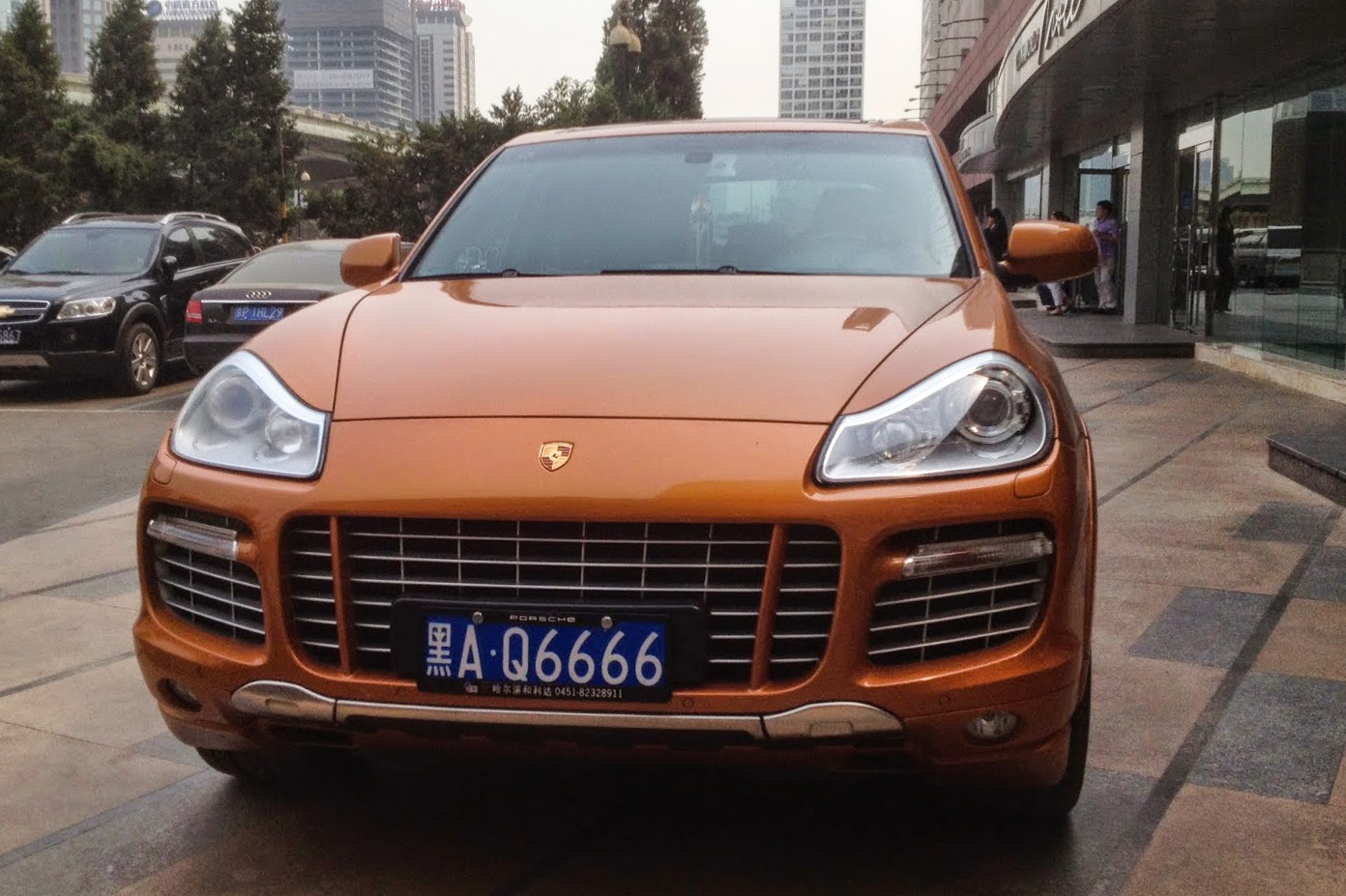 'Tai Trung Quoc, gap Porsche con de hon gap xe noi dia' hinh anh