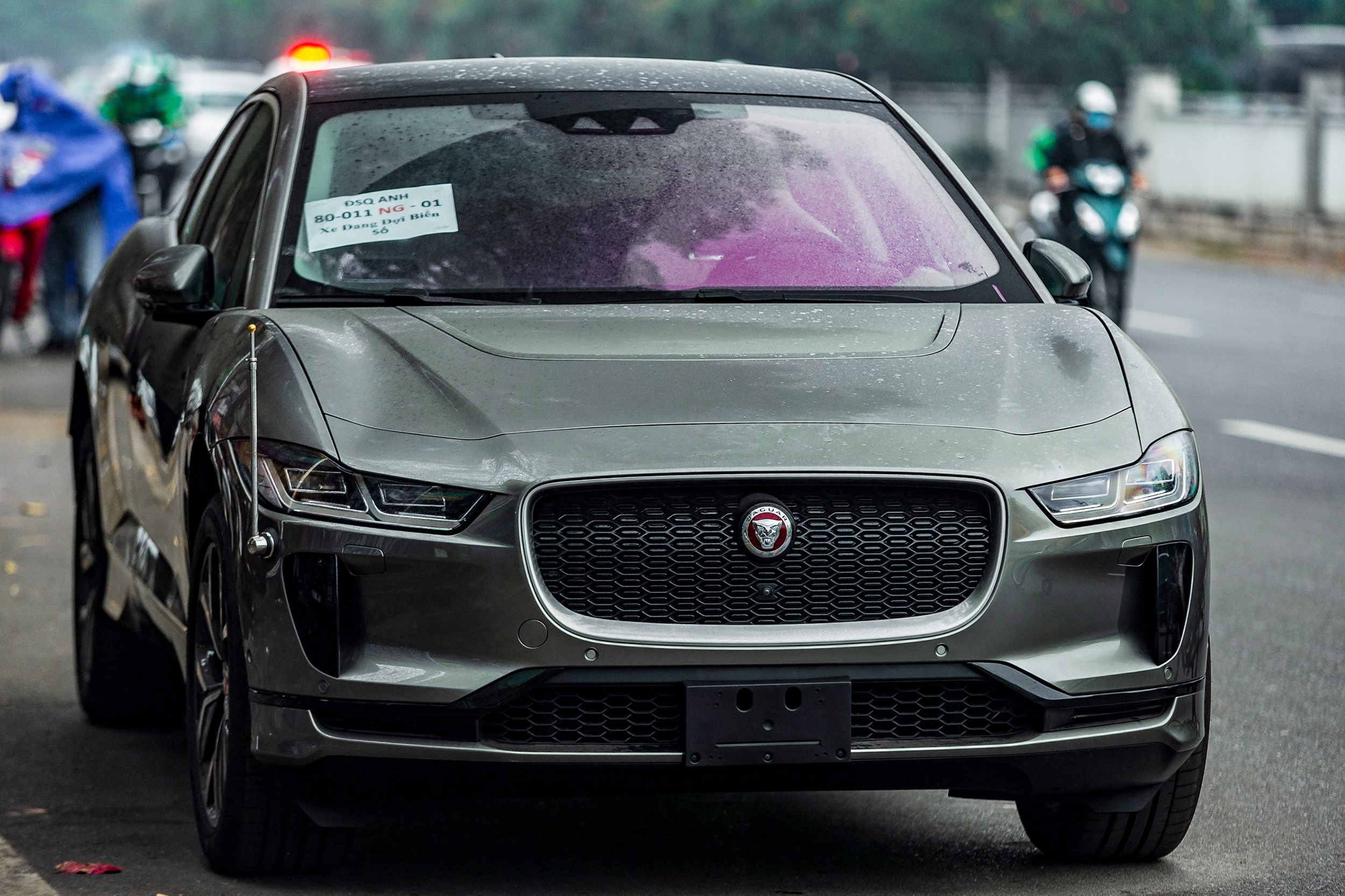 Chi tiet xe dien Jaguar I-Pace dau tien tai Viet Nam hinh anh