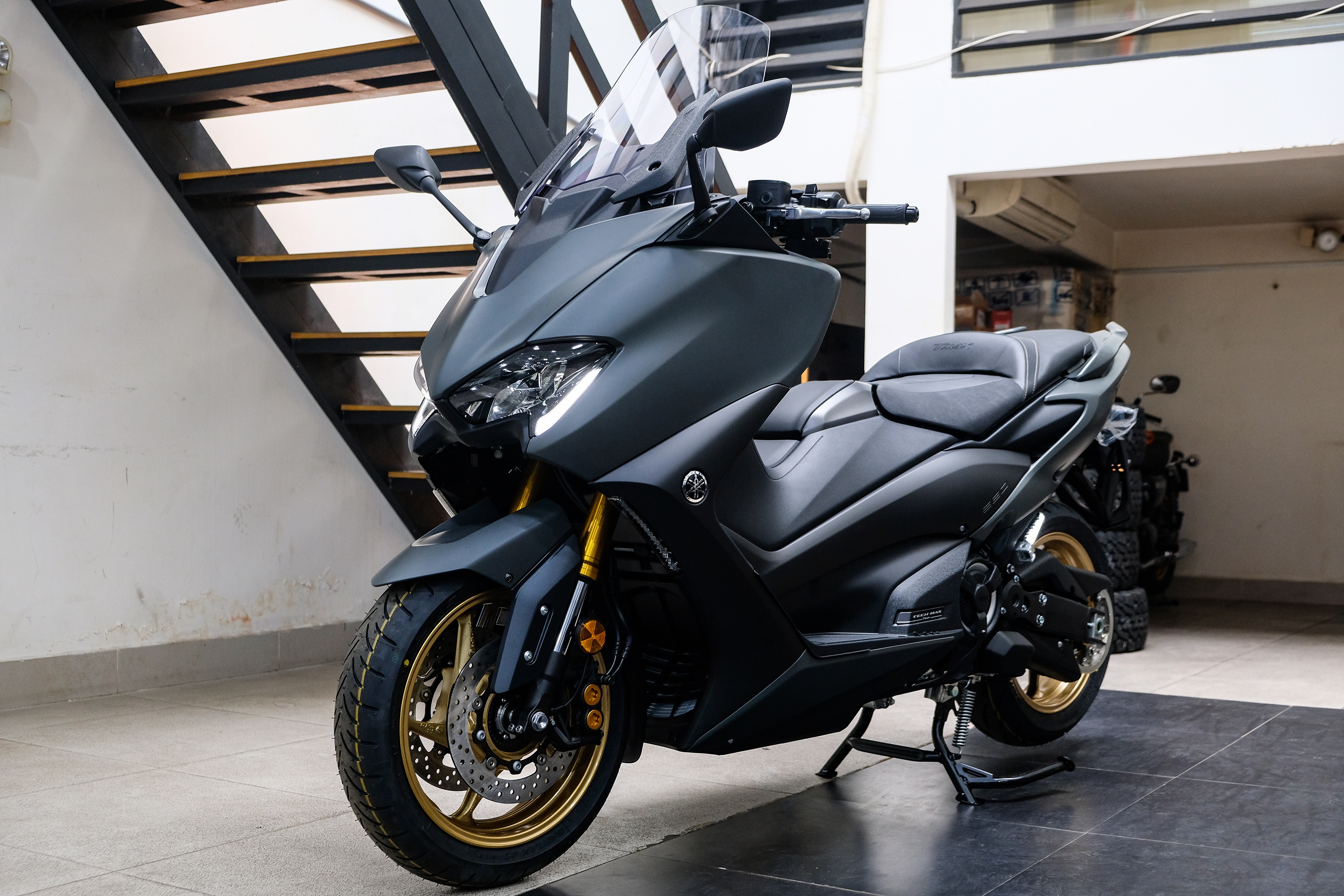 Chi tiet Yamaha TMax 560 tai Viet Nam hinh anh