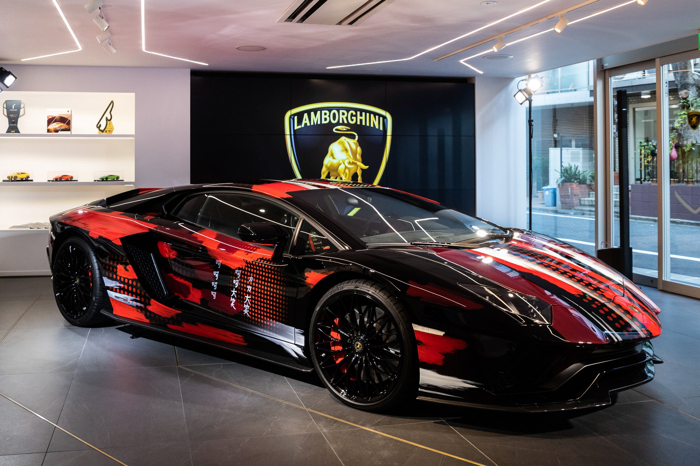 Lamborghini ra mat Aventador S phien ban doc nhat tai Nhat Ban hinh anh