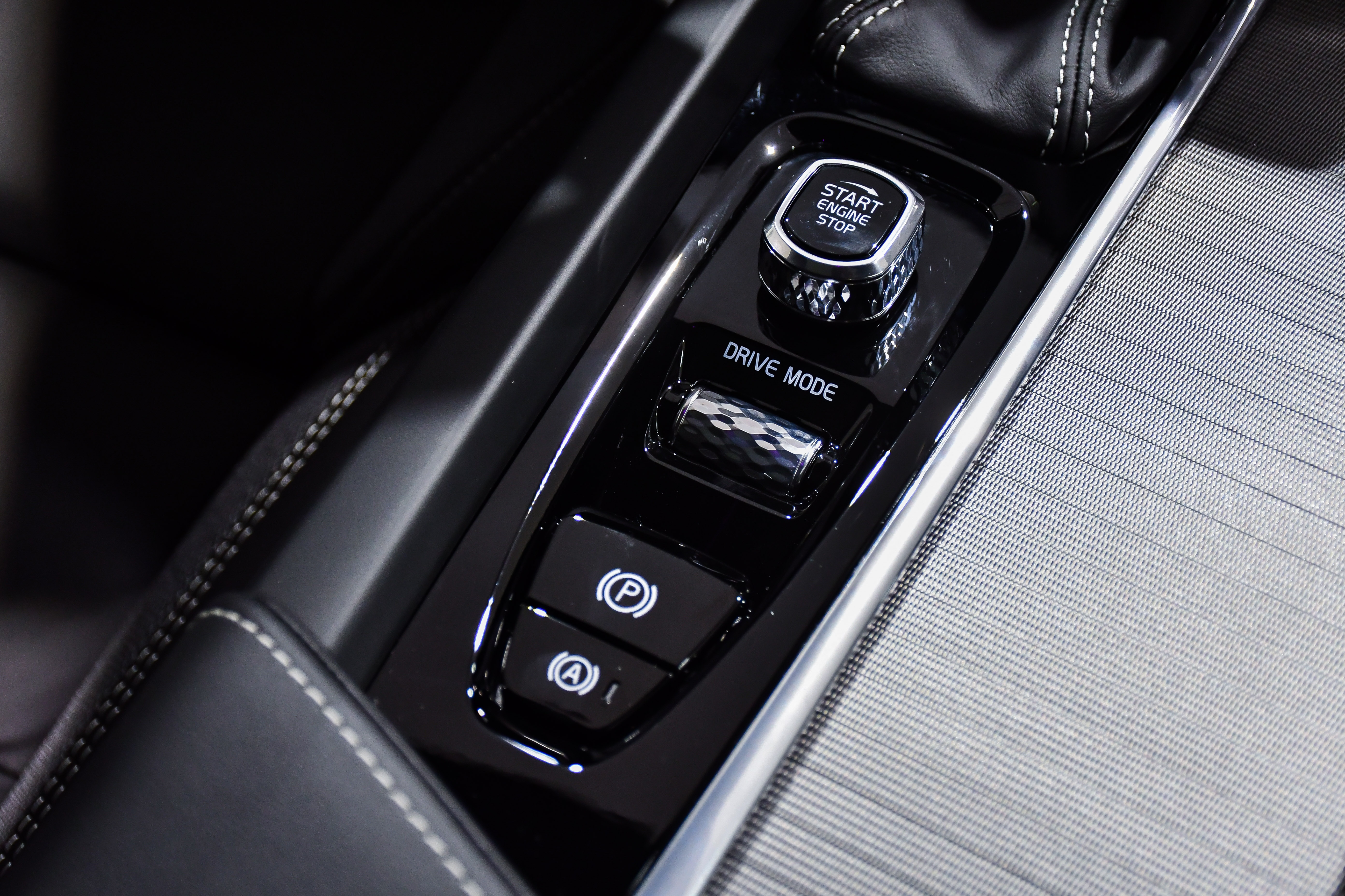 Volvo XC60 R-Design tai Viet Nam anh 16