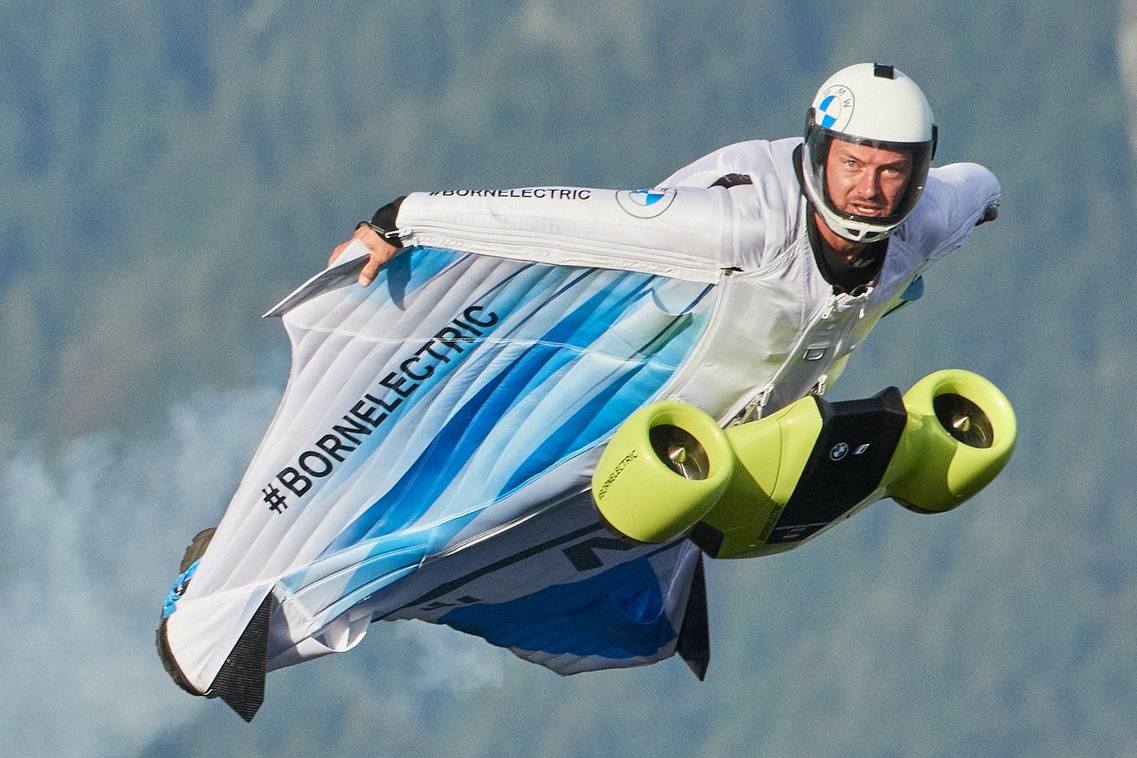 Bo canh bay cua BMW co the dat van toc 300 km/h hinh anh