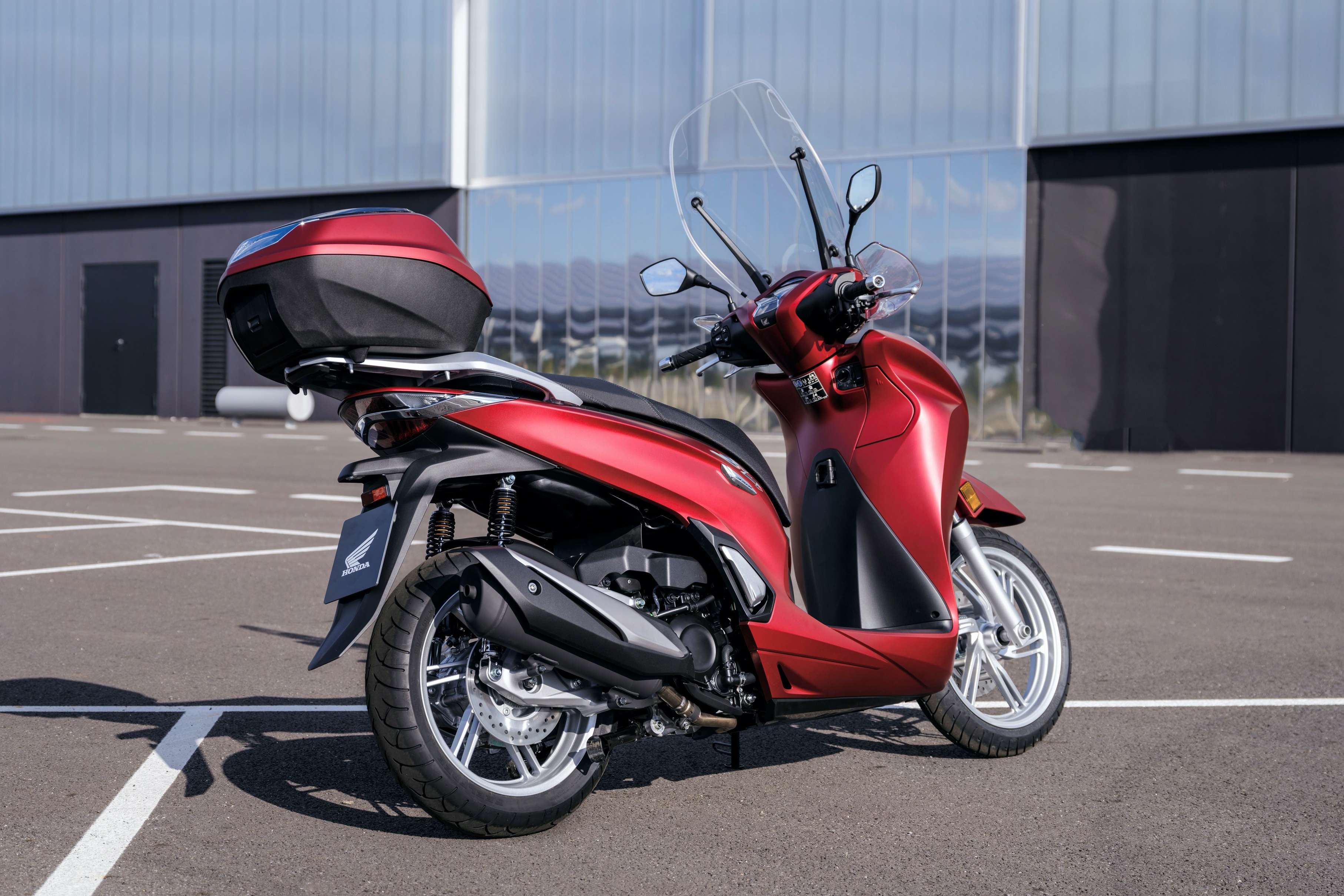 Honda SH 350i ra mat anh 10