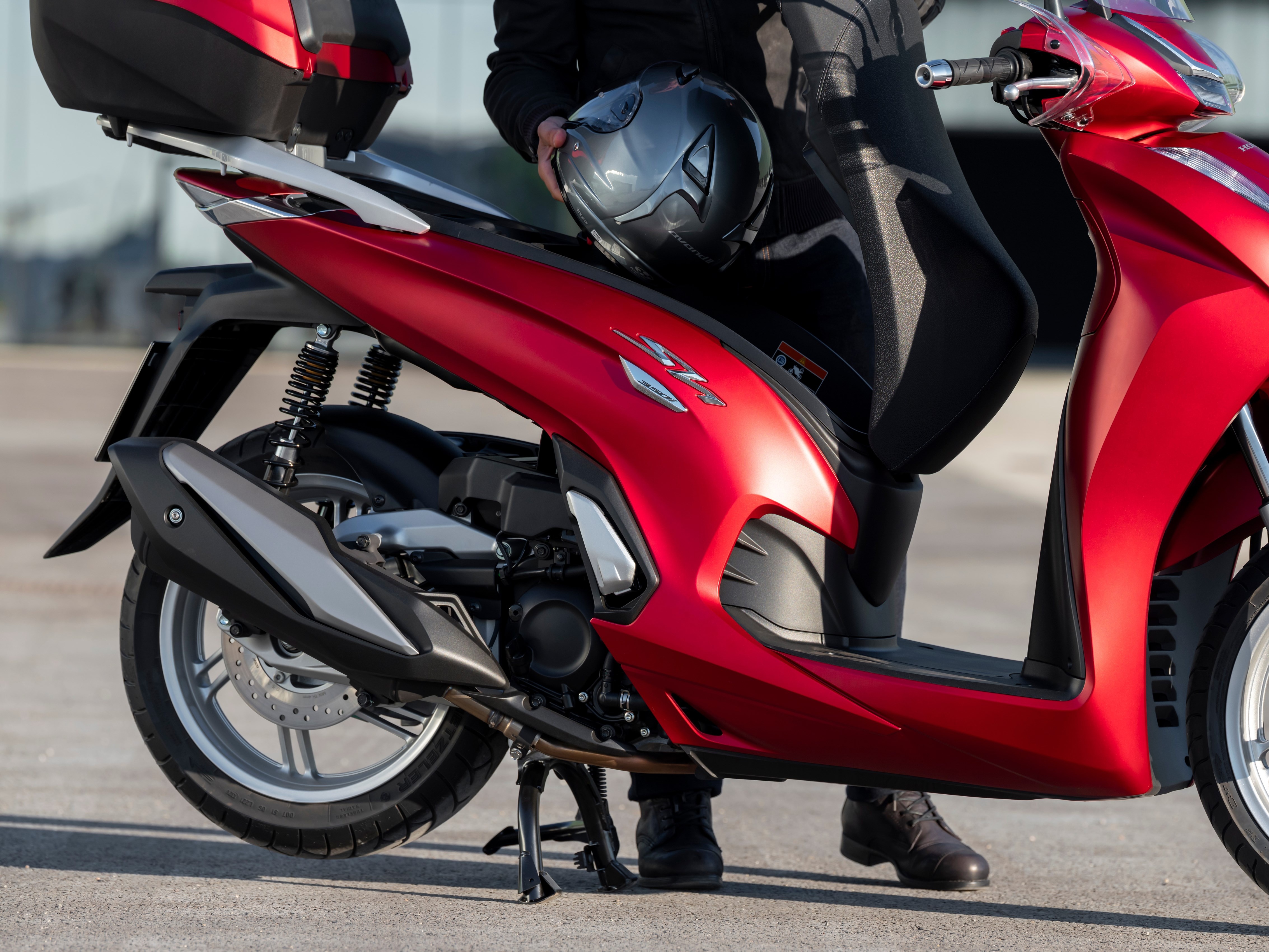 Honda SH 350i ra mat anh 6