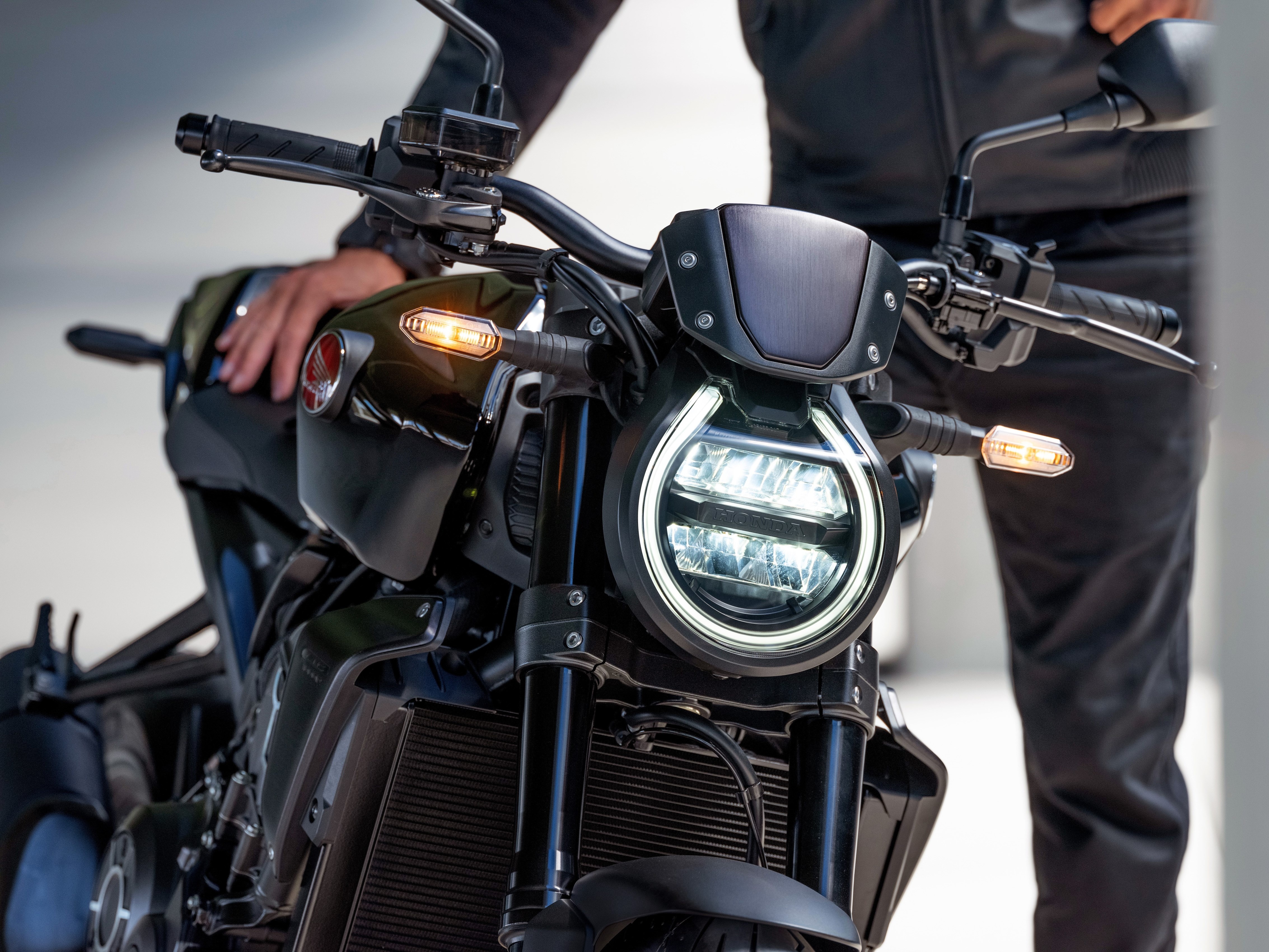 Honda CB1000R Black Edition ra mắt ảnh 4 Honda CB1000R Black Edition ra mat anh 4