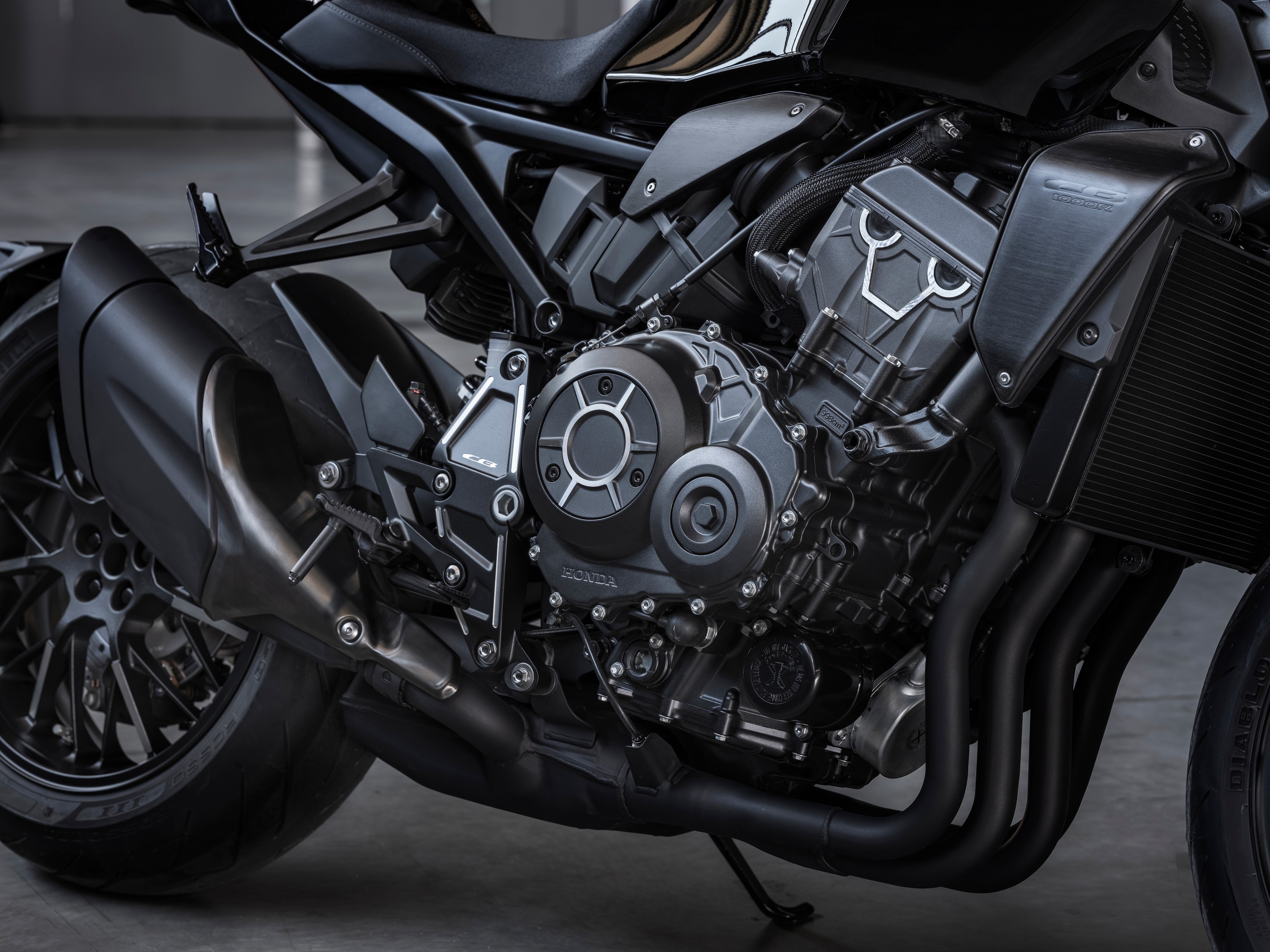 Honda CB1000R Black Edition ra mắt ảnh 11 Honda CB1000R Black Edition ra mat anh 11