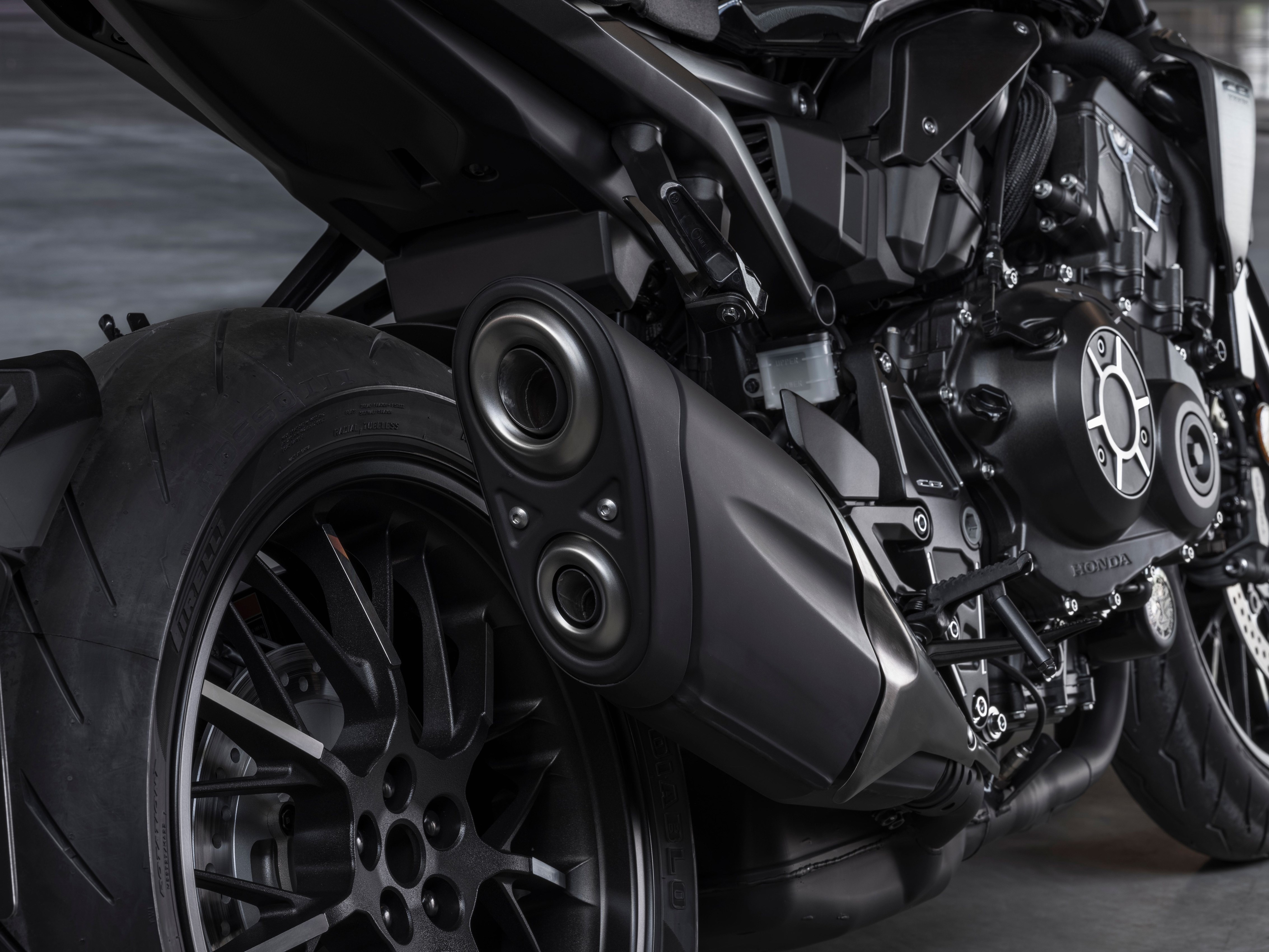 Honda CB1000R Black Edition ra mắt ảnh 8 Honda CB1000R Black Edition ra mat anh 8