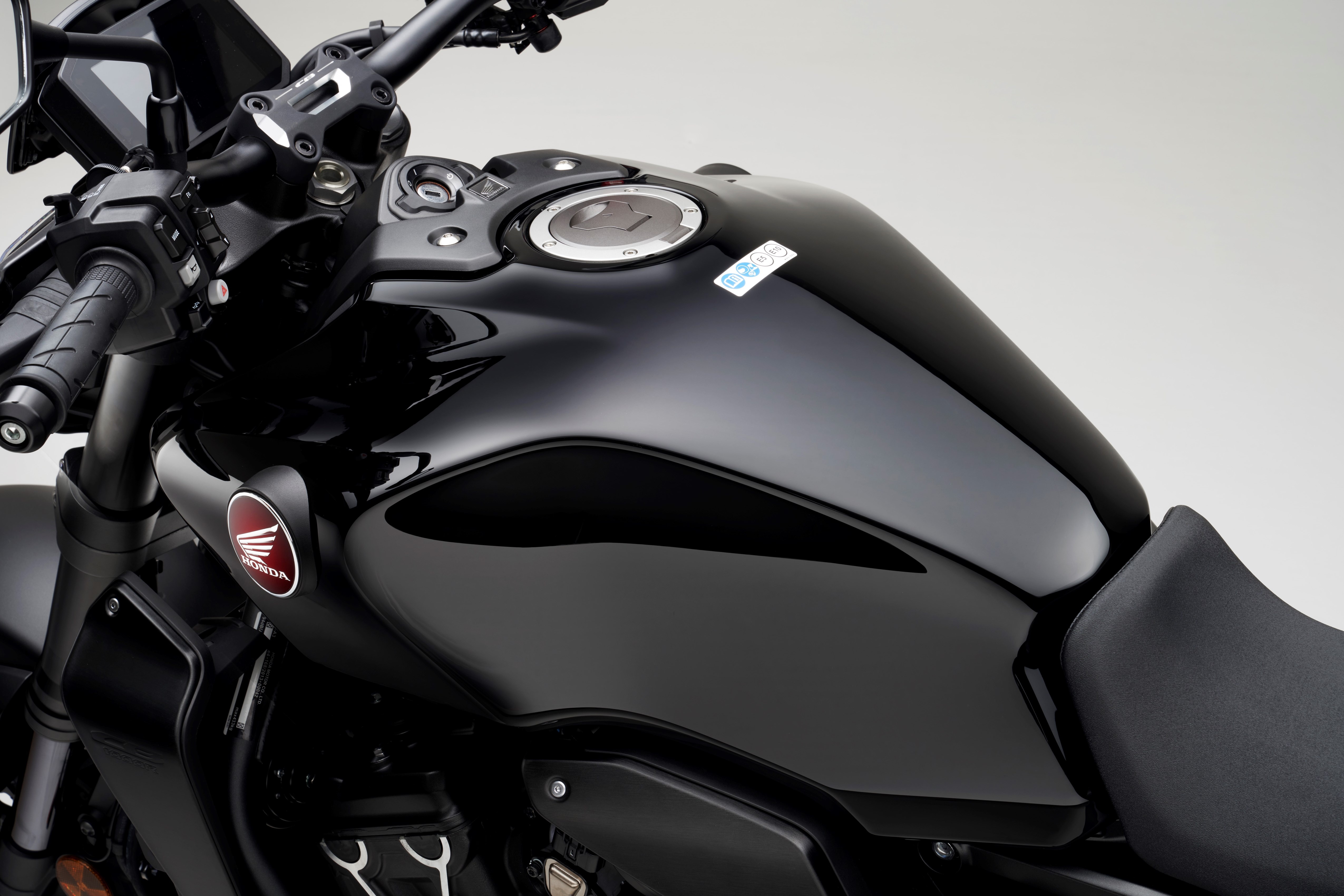 Honda CB1000R Black Edition ra mắt ảnh 6 Honda CB1000R Black Edition ra mat anh 6