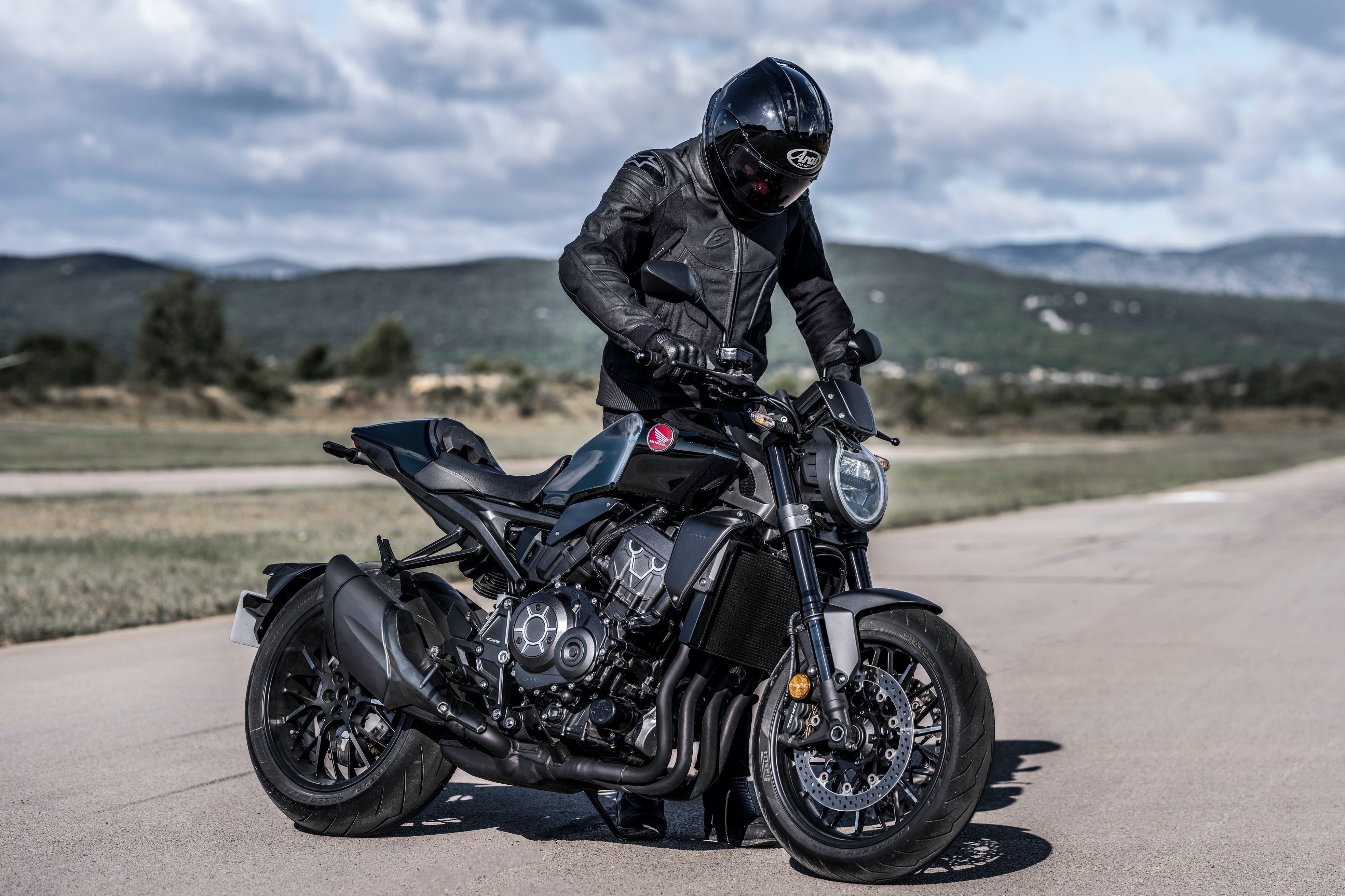 Honda CB1000R Black Edition ra mắt ảnh 1 Honda CB1000R Black Edition ra mat anh 1