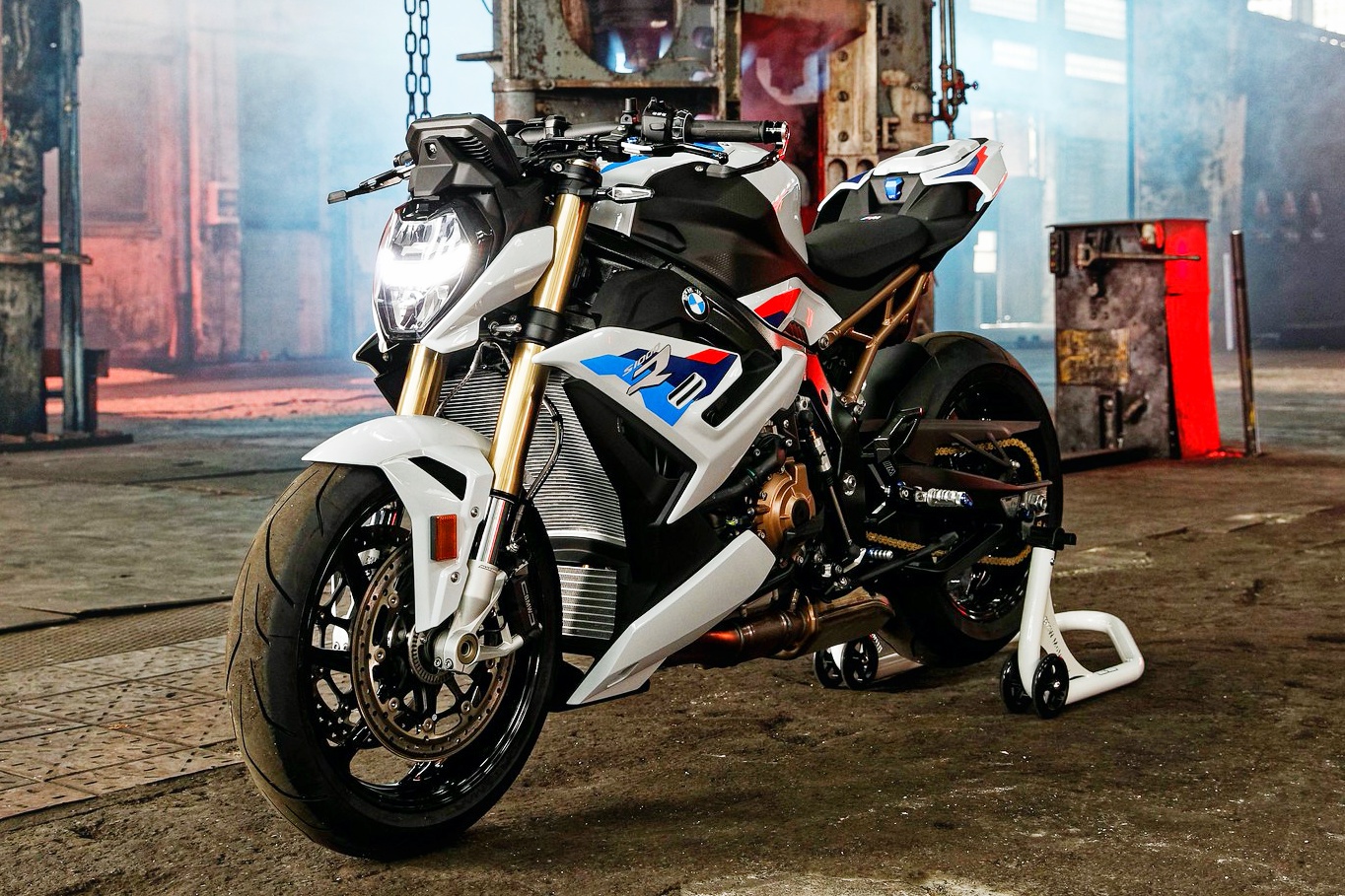BMW S 1000 R 2021 duoc ra mat hinh anh