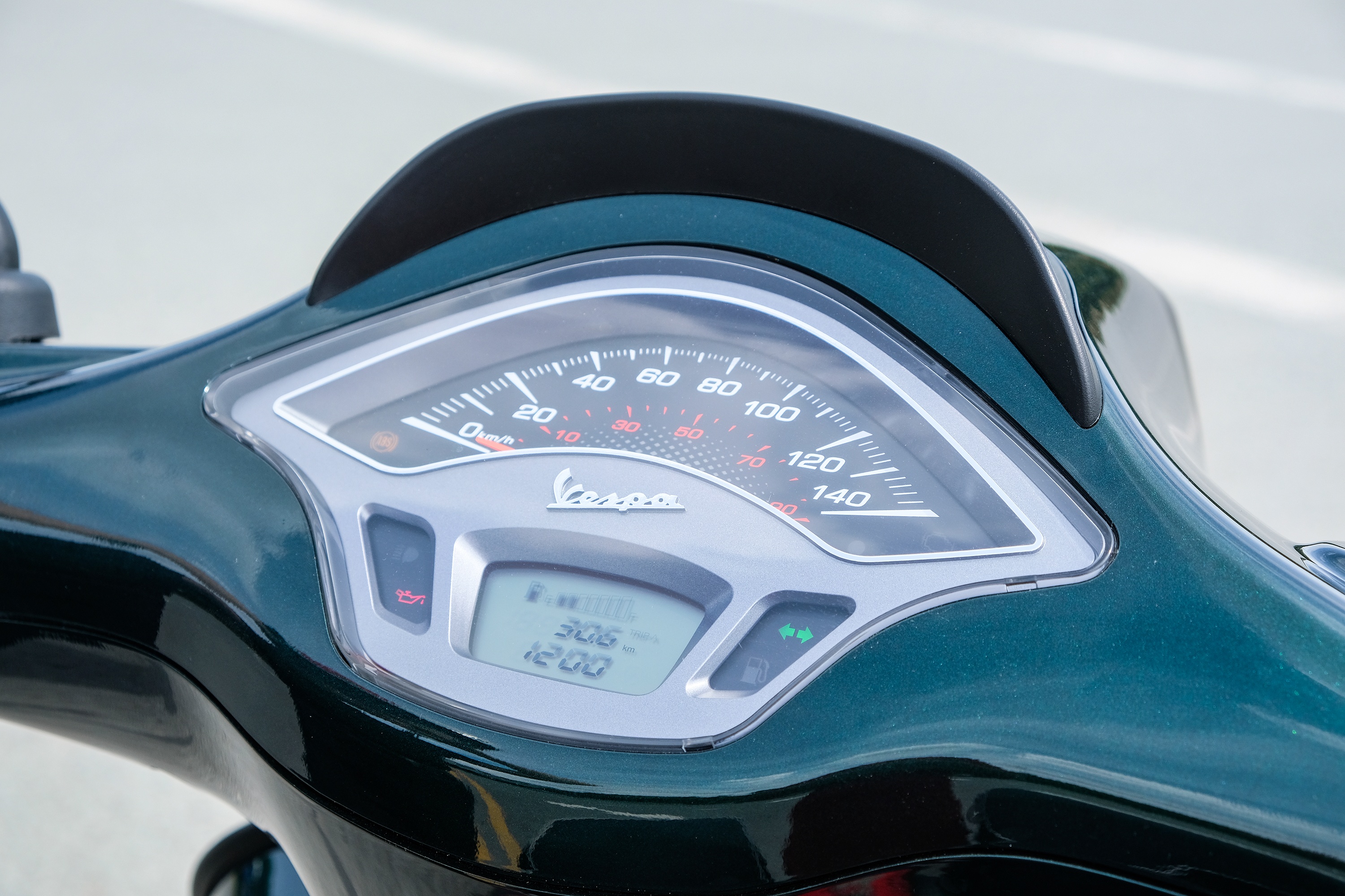 Danh gia Vespa Sprint 150 Racing Sixties anh 8