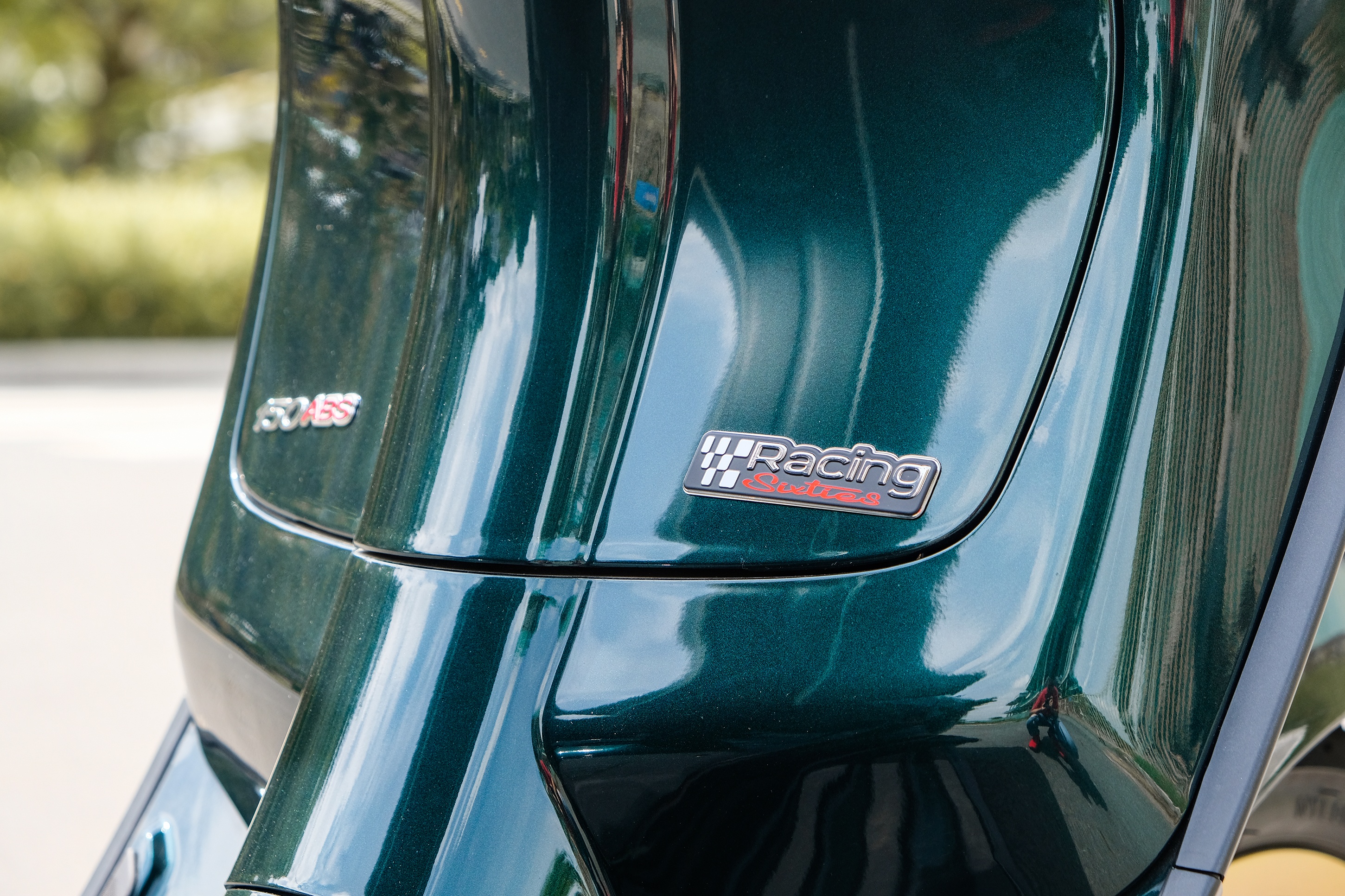 Danh gia Vespa Sprint 150 Racing Sixties anh 11