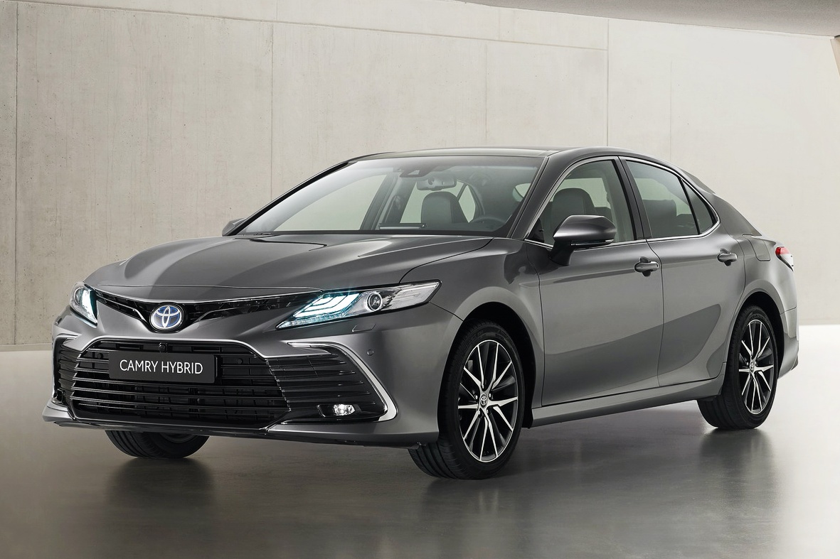Toyota Camry Hybrid doi 2021 duoc ra mat tai chau Au hinh anh