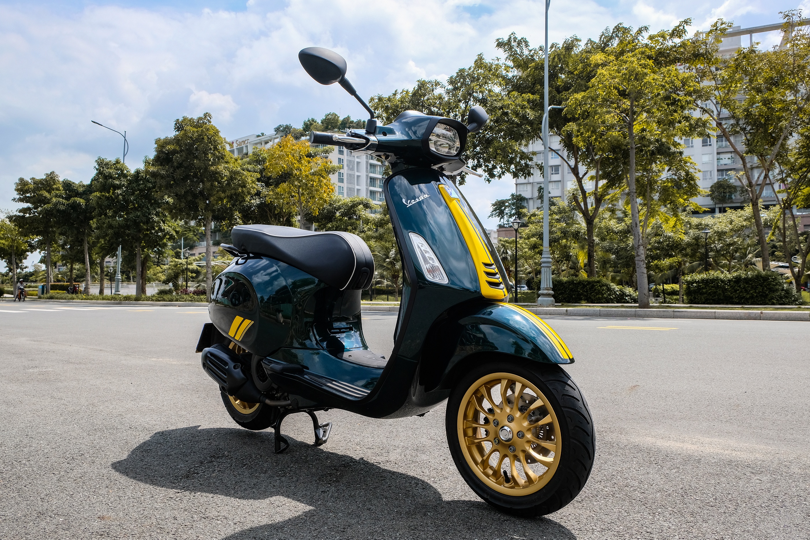 Vespa Sprint 150 Racing Sixties - khac biet o mau son hinh anh