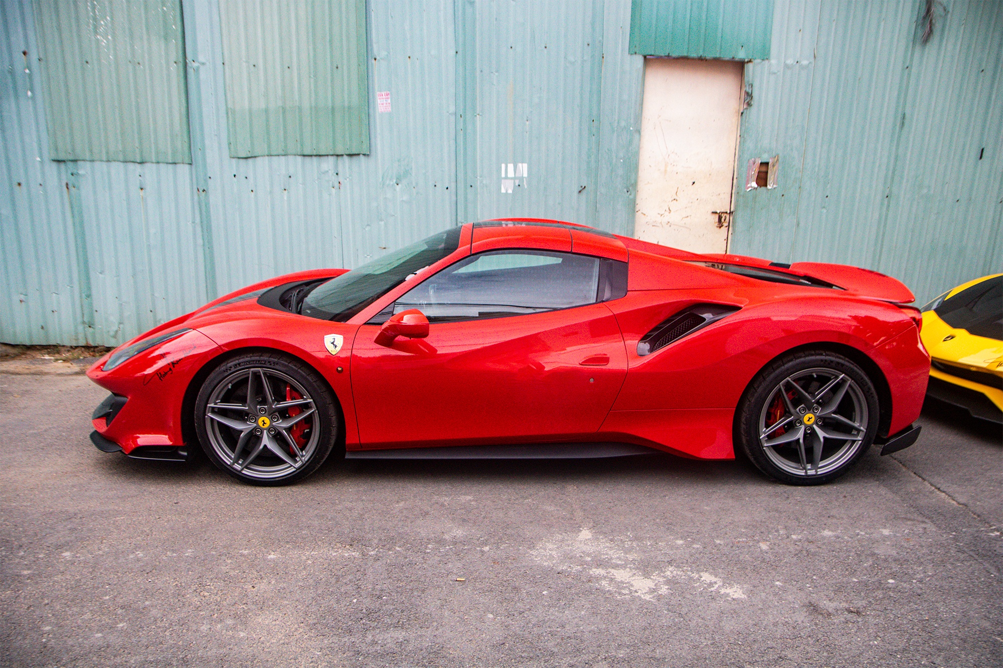 Ferrari 488 Pista Spider đầu tiên Việt Nam ảnh 3 Ferrari 488 Pista Spider dau tien Viet Nam anh 3