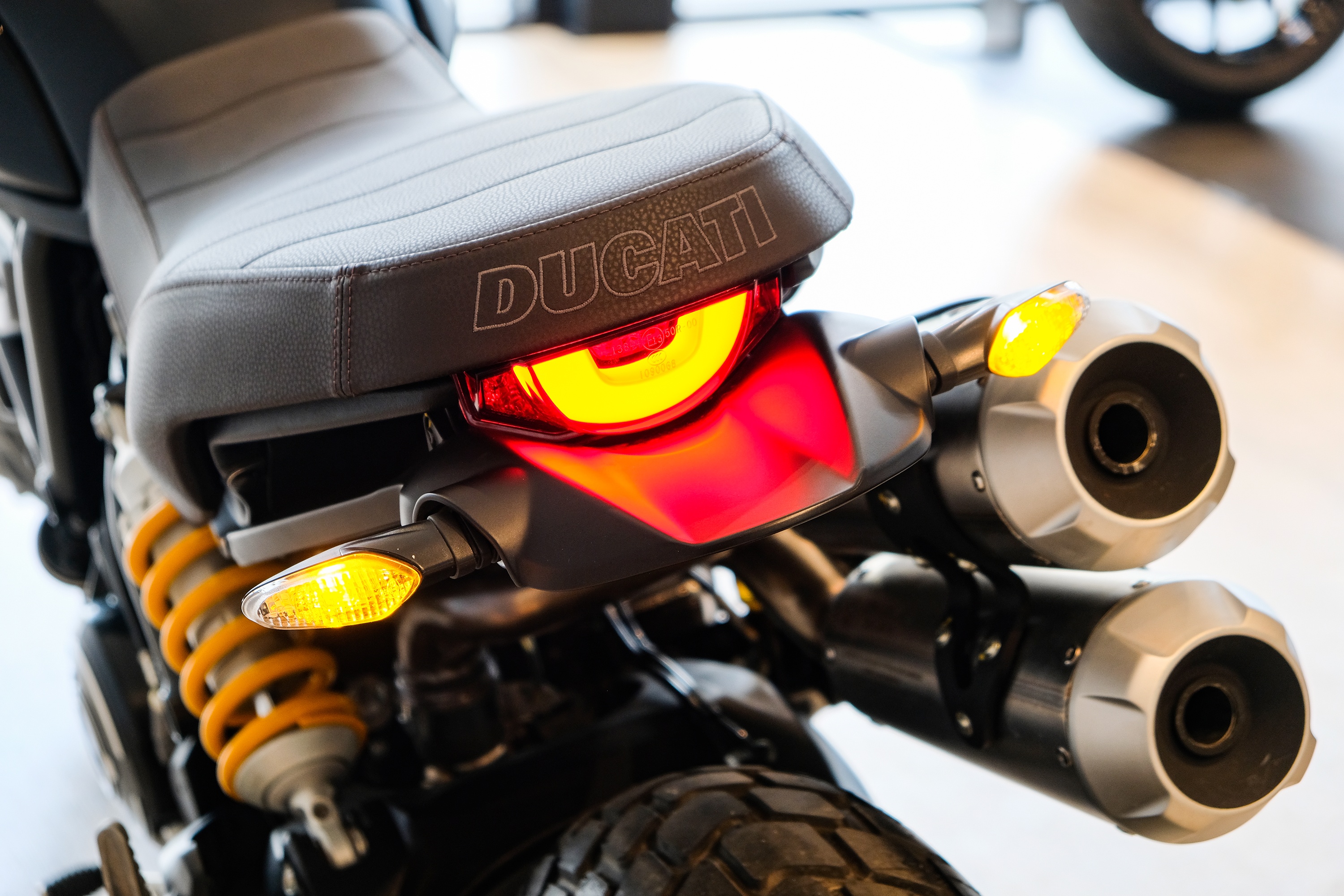 Ducati Scrambler 1100 Sport Pro ra mat anh 8