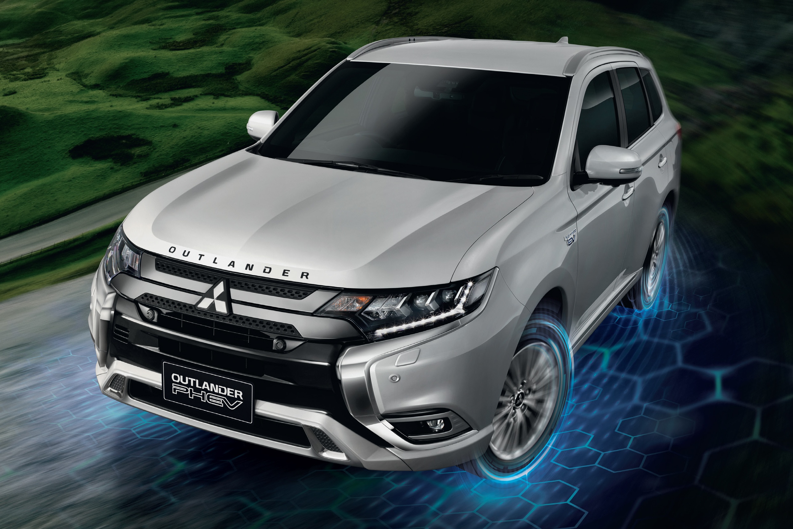 Mitsubishi Outlander PHEV ra mat Thai Lan anh 4