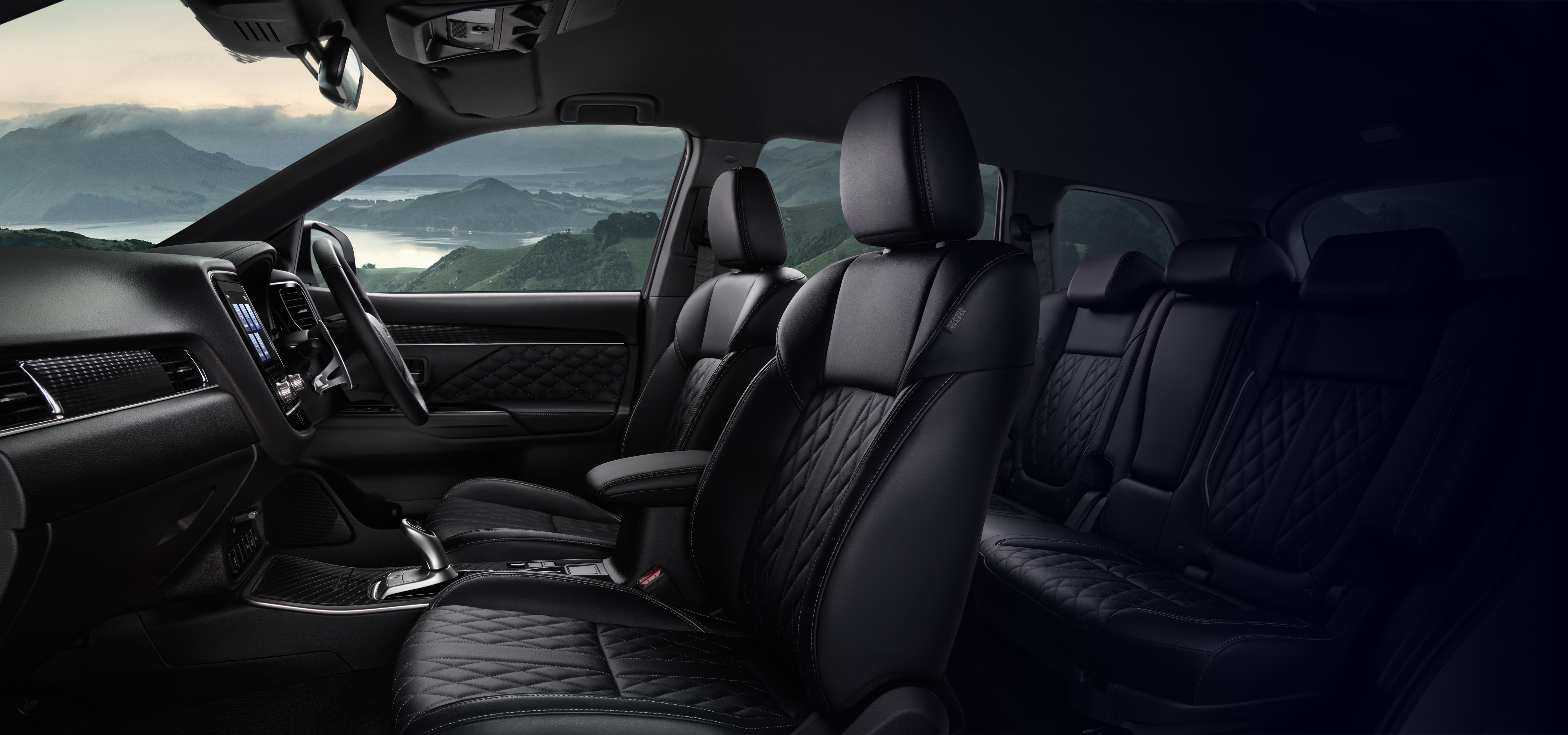 Mitsubishi Outlander PHEV ra mat Thai Lan anh 8