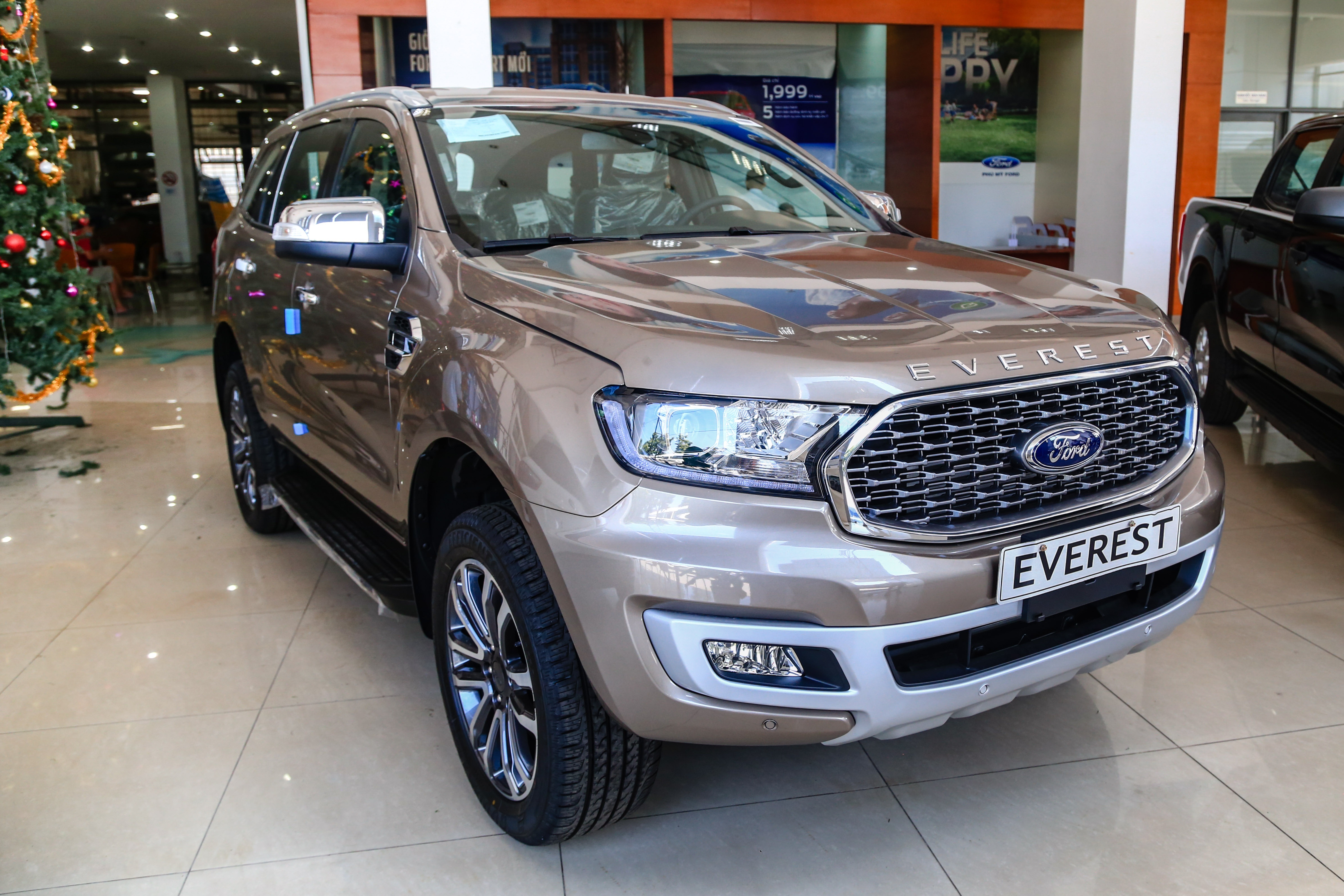 So sánh Ford Everest Titanium 2.0 AT 4x2 và Toyota Fortuner Legender 2.4 AT 4x2 ảnh 2 So sanh Ford Everest Titanium 2.0 AT 4x2 va Toyota Fortuner Legender 2.4 AT 4x2 anh 2