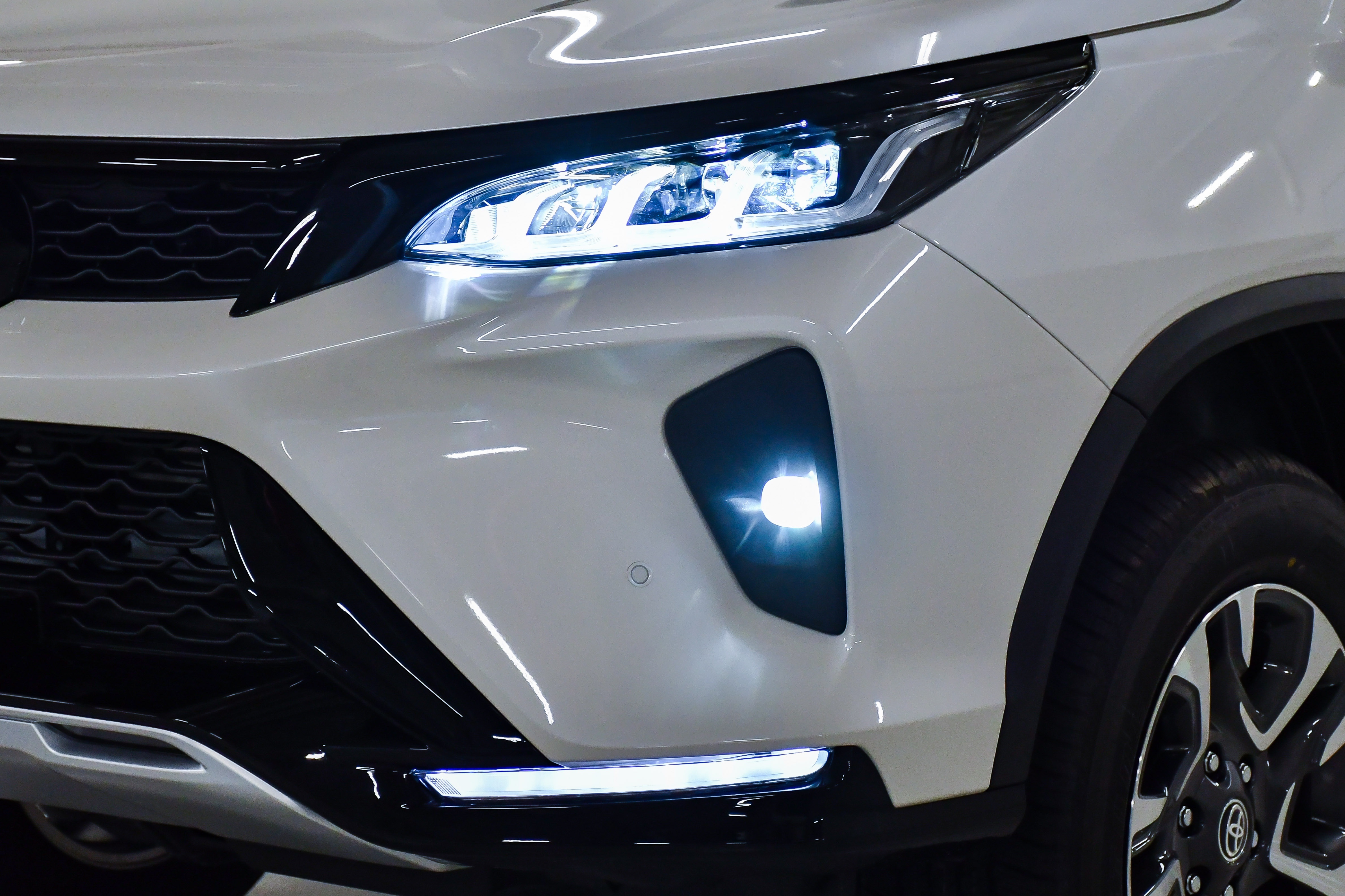 So sánh Ford Everest Titanium 2.0 AT 4x2 và Toyota Fortuner Legender 2.4 AT 4x2 ảnh 11 So sanh Ford Everest Titanium 2.0 AT 4x2 va Toyota Fortuner Legender 2.4 AT 4x2 anh 11