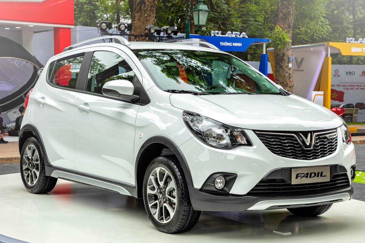 Doanh so ban oto tai Viet Nam tang thang thu 3 lien tiep hinh anh