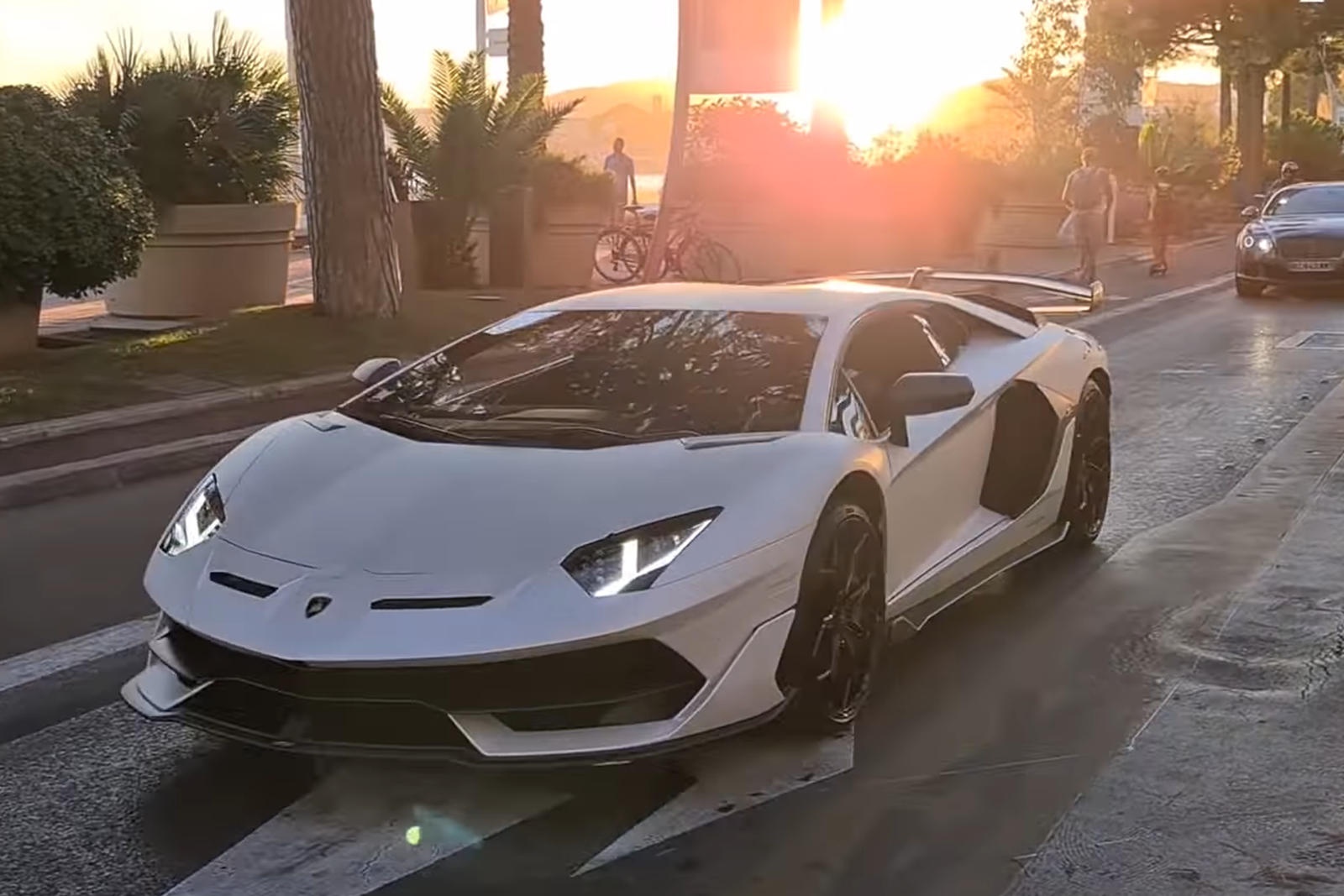 canh sat Anh nghien nat sieu xe Lamborghini anh 1