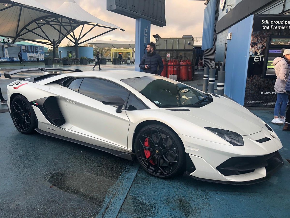 canh sat Anh nghien nat sieu xe Lamborghini anh 3