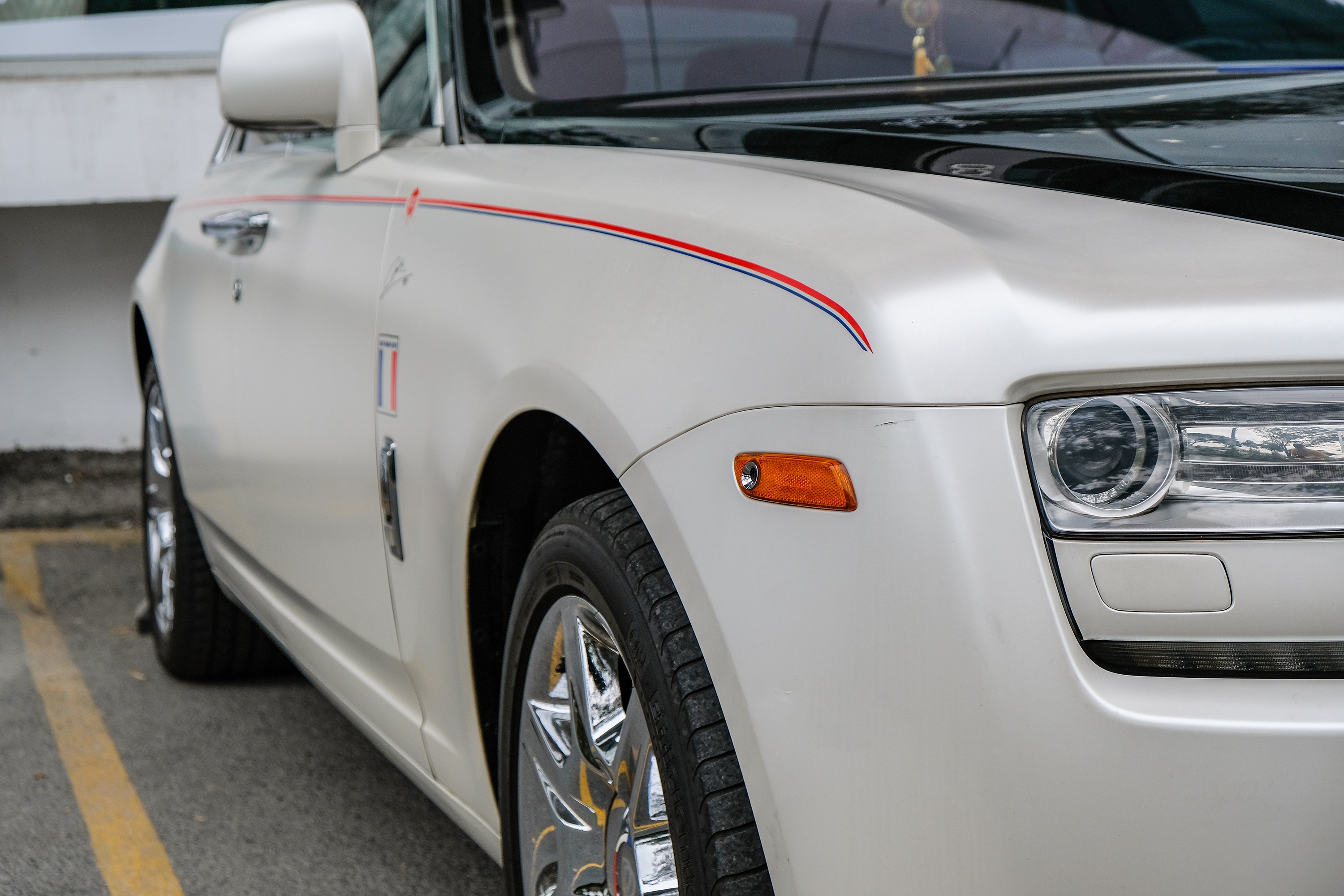 Minh Nhua lai Rolls-Royce anh 6