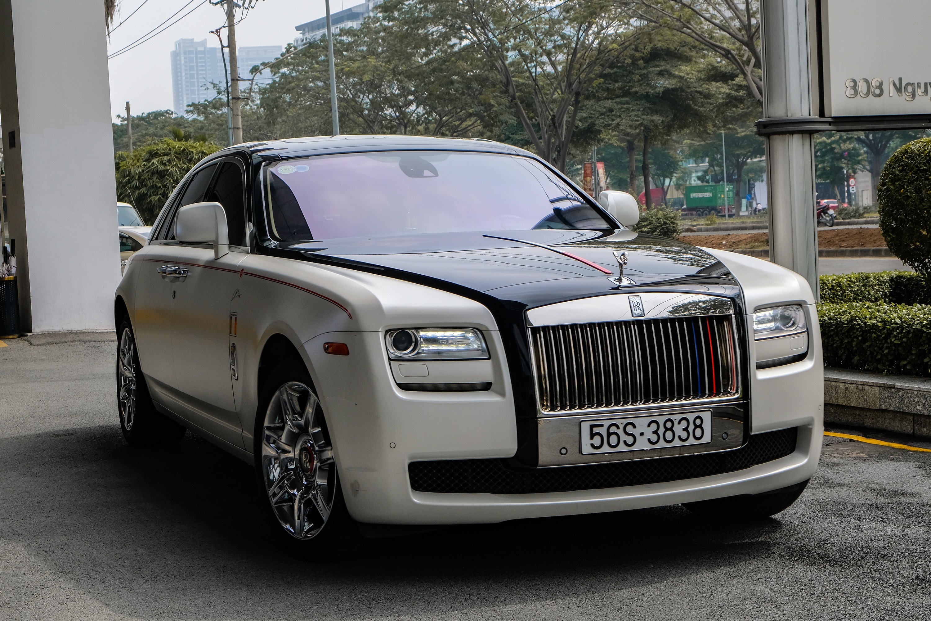 Minh Nhua lai Rolls-Royce anh 5