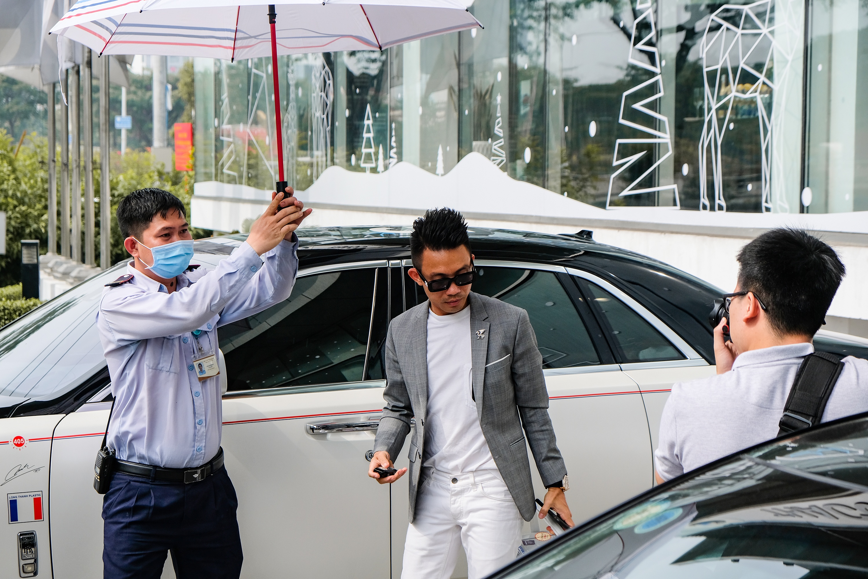 Minh Nhua lai Rolls-Royce anh 2