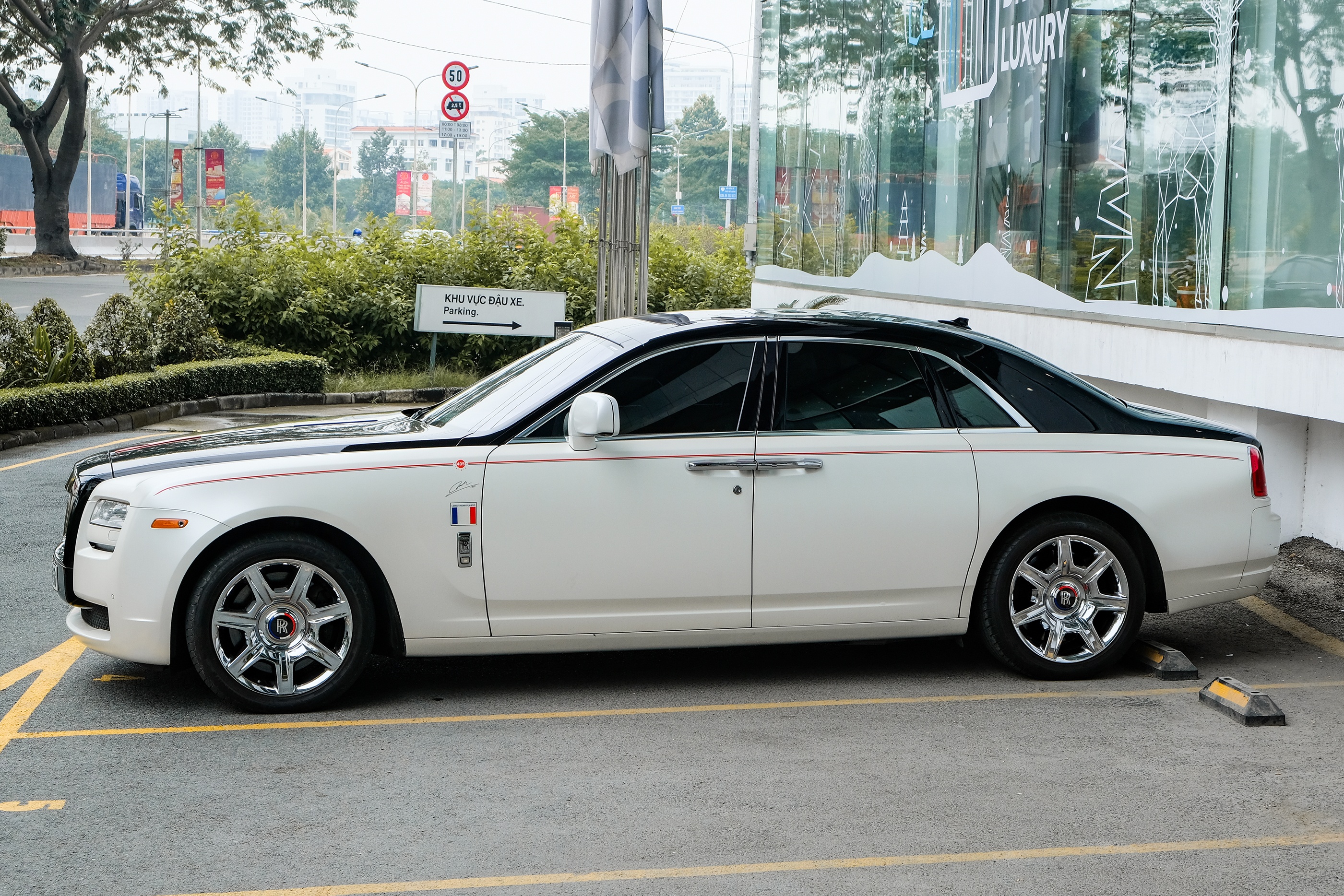 Minh Nhua lai Rolls-Royce anh 7
