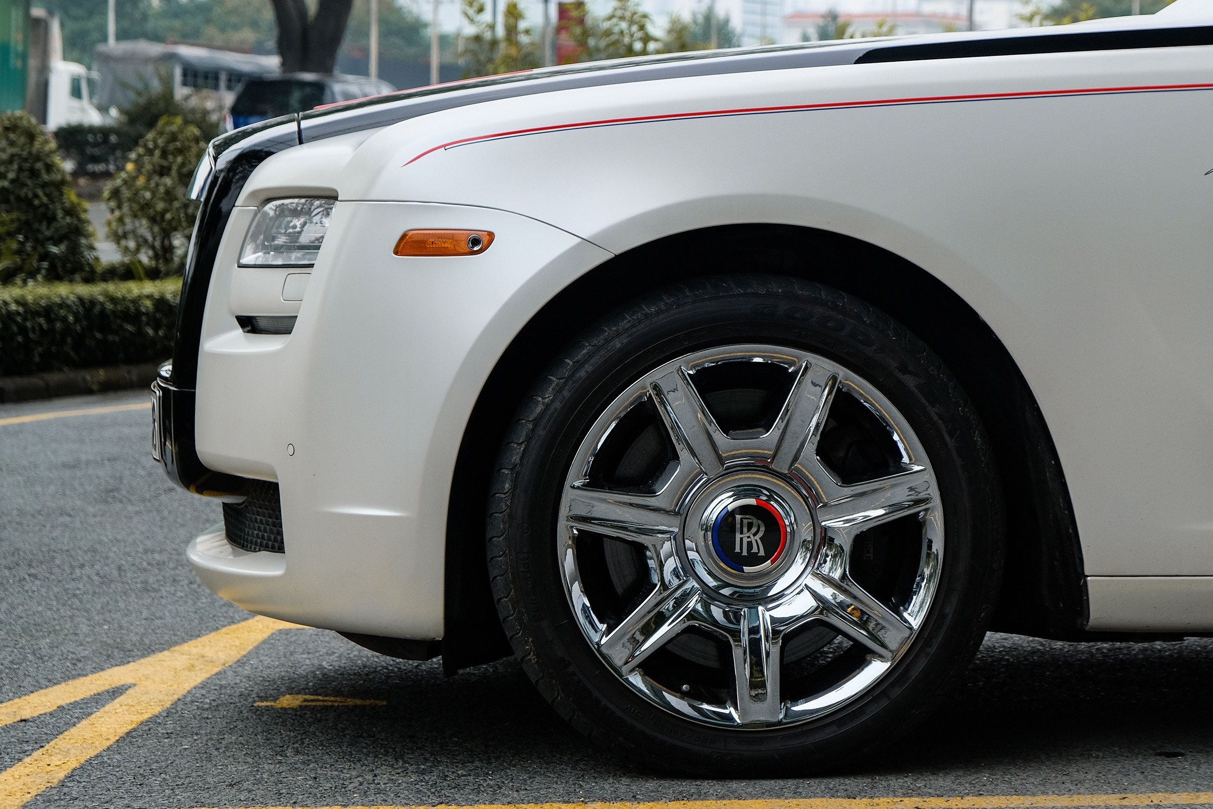 Minh Nhua lai Rolls-Royce anh 9