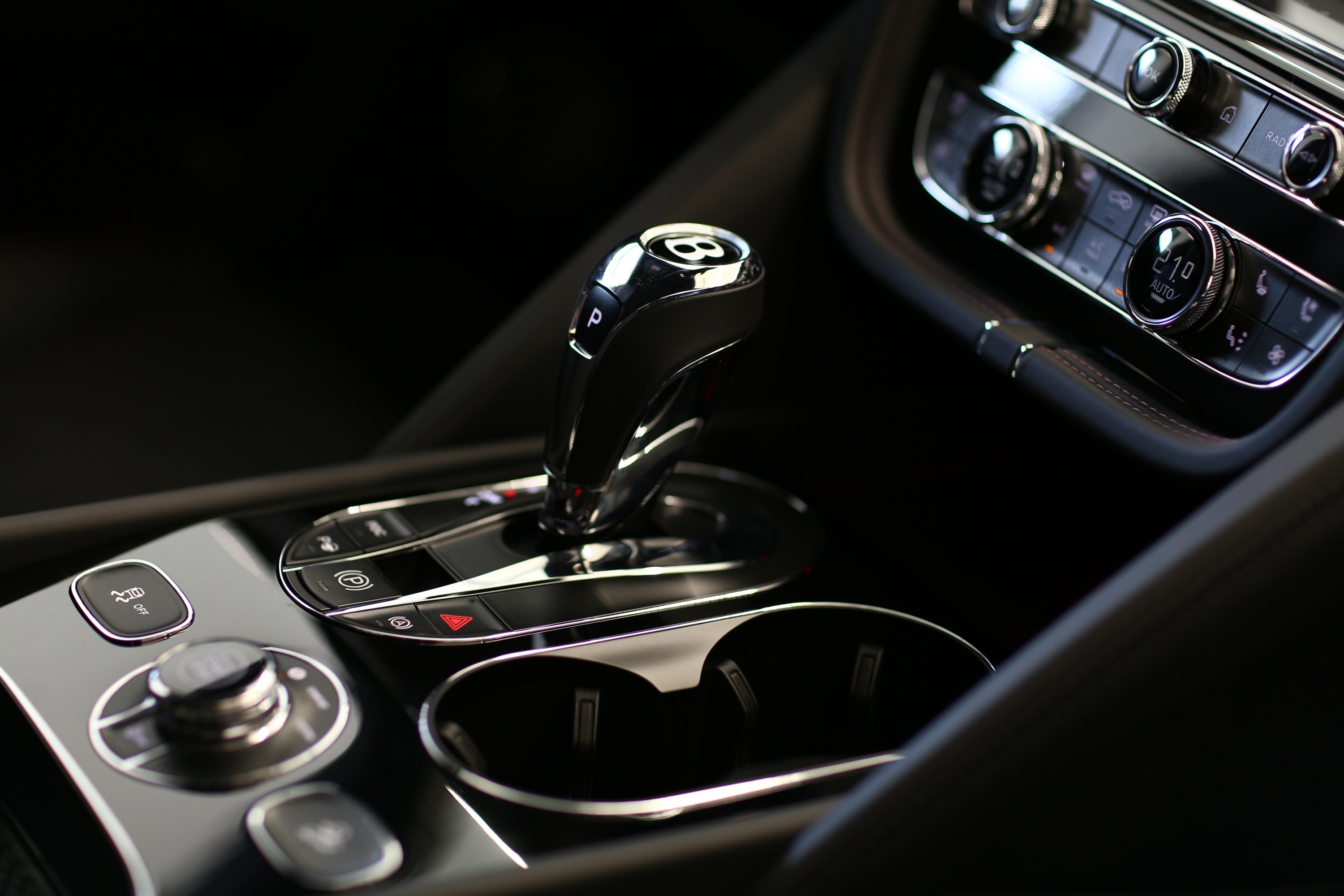 Nhung sieu xe dang chu y duoc mang ve Viet Nam anh 36