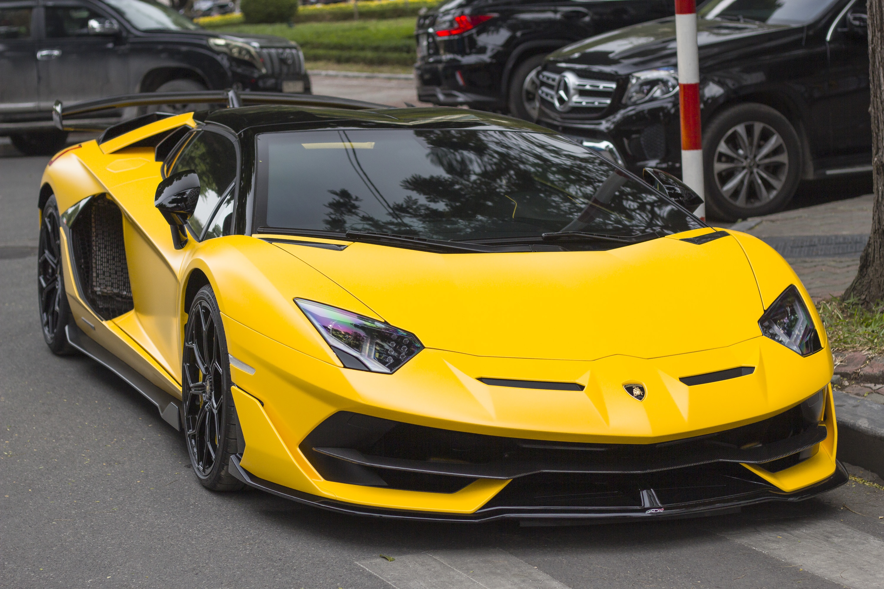 Nhung sieu xe dang chu y duoc mang ve Viet Nam trong nam 2020 hinh anh