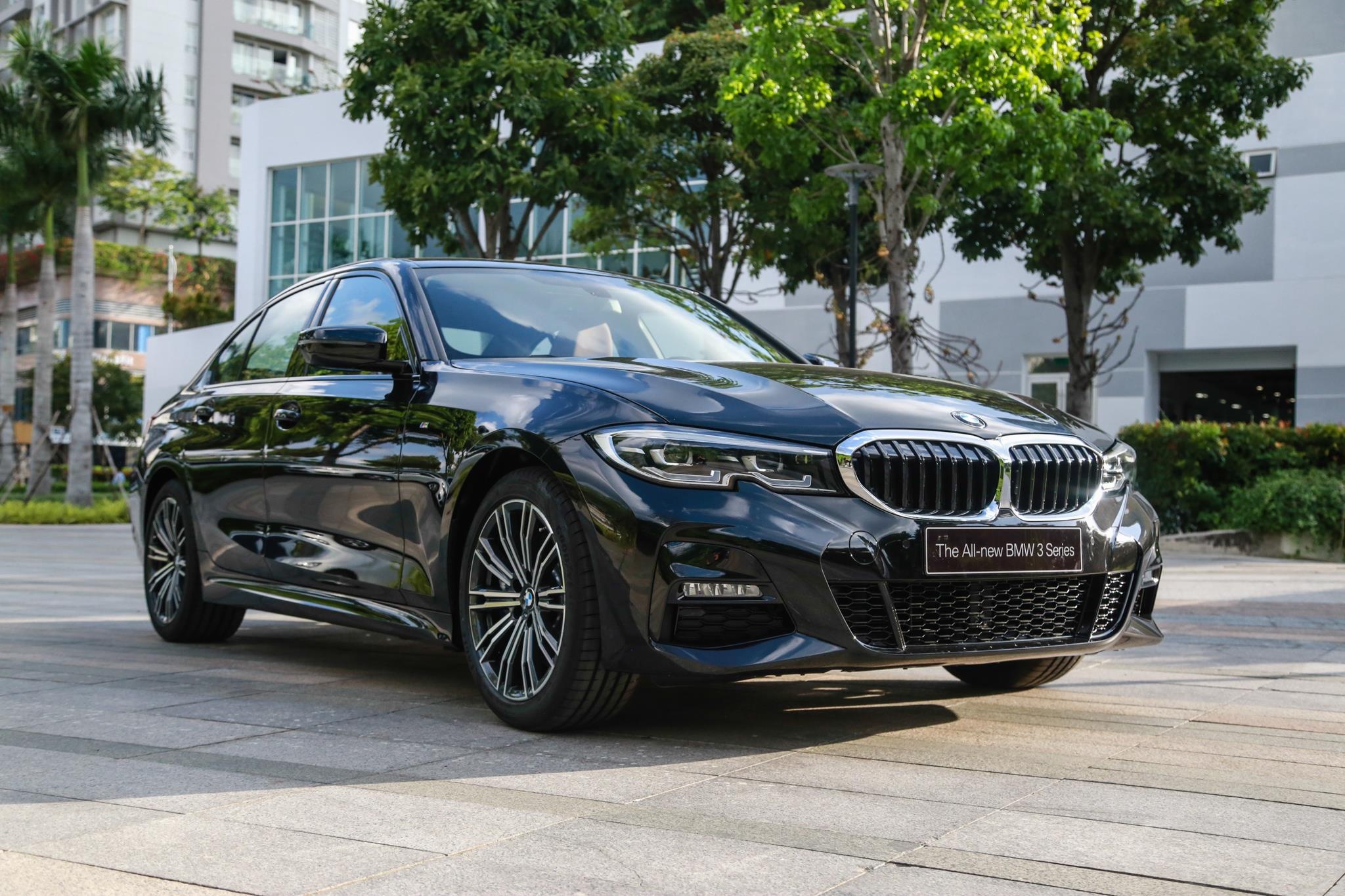 So sánh BMW 330i M Sport hay Mercedes-AMG A 35 4Matic ảnh 2 So sanh BMW 330i M Sport hay Mercedes-AMG A 35 4Matic anh 2