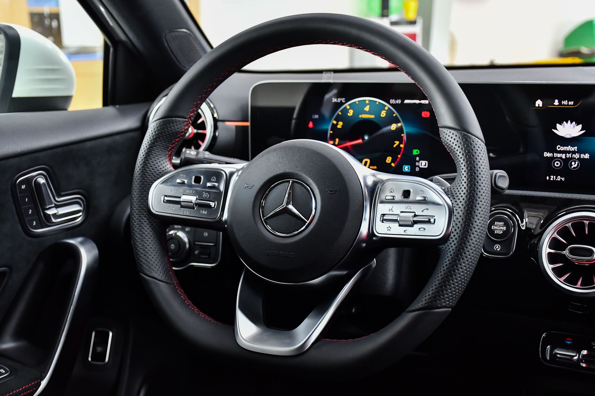 So sánh BMW 330i M Sport hay Mercedes-AMG A 35 4Matic ảnh 9 So sanh BMW 330i M Sport hay Mercedes-AMG A 35 4Matic anh 9