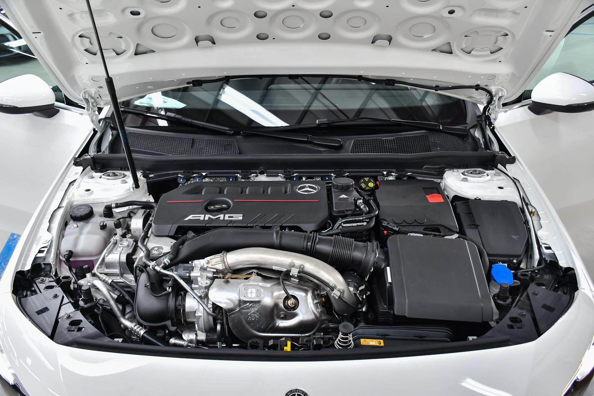 So sánh BMW 330i M Sport hay Mercedes-AMG A 35 4Matic ảnh 12 So sanh BMW 330i M Sport hay Mercedes-AMG A 35 4Matic anh 12